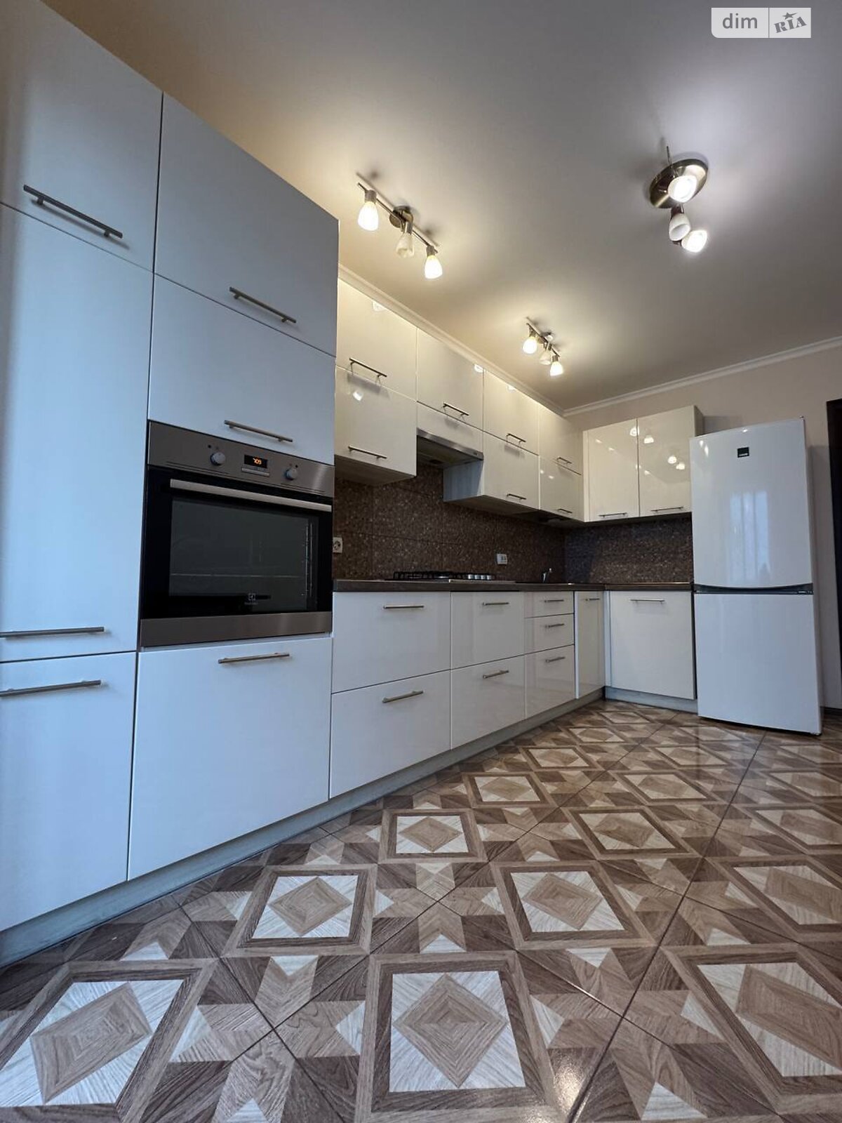 двухкомнатная квартира в Тернополе, район Канада, на ул. Вербицкого Михаила 12 в аренду на долгий срок помесячно фото 1