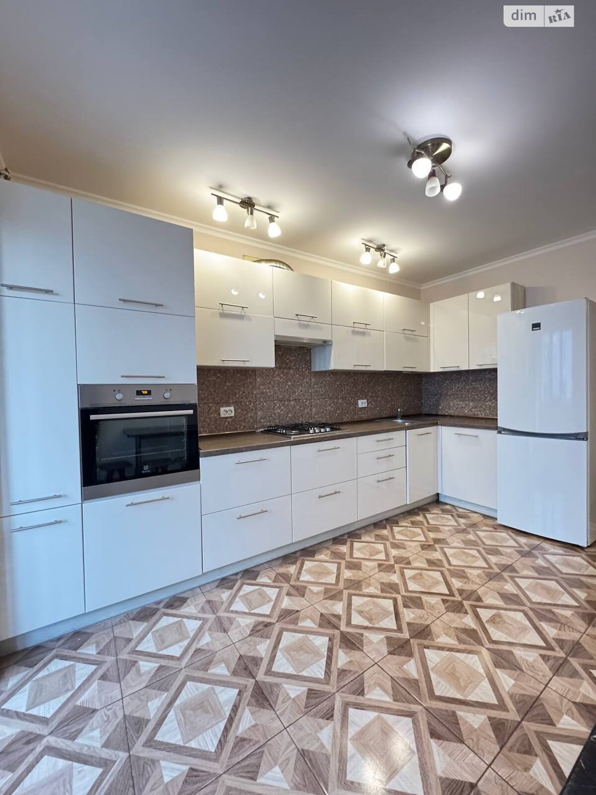 двухкомнатная квартира в Тернополе, район Канада, на ул. Вербицкого Михаила 12 в аренду на долгий срок помесячно фото 1