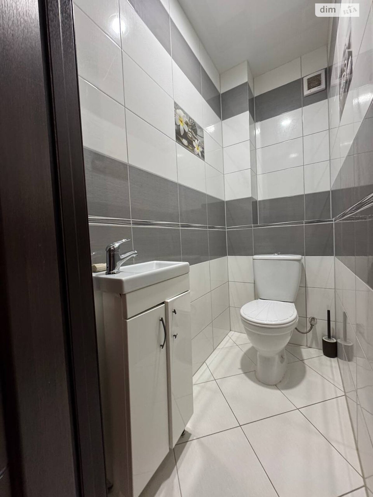 двухкомнатная квартира в Тернополе, район Канада, на ул. Вербицкого Михаила 12 в аренду на долгий срок помесячно фото 1