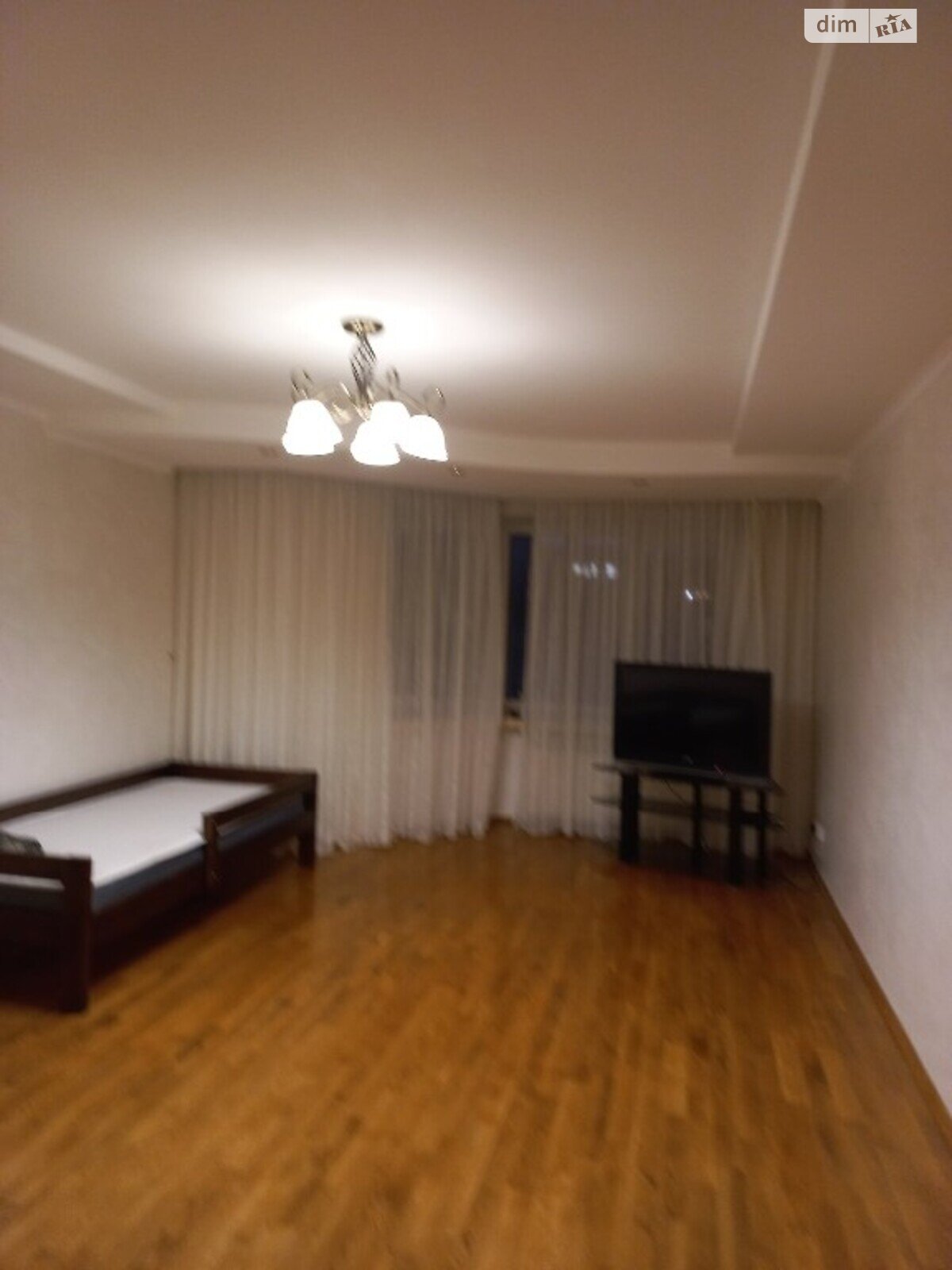 трехкомнатная квартира с мебелью в Тернополе, район Канада, на Рєріна 18 в аренду на долгий срок помесячно фото 1