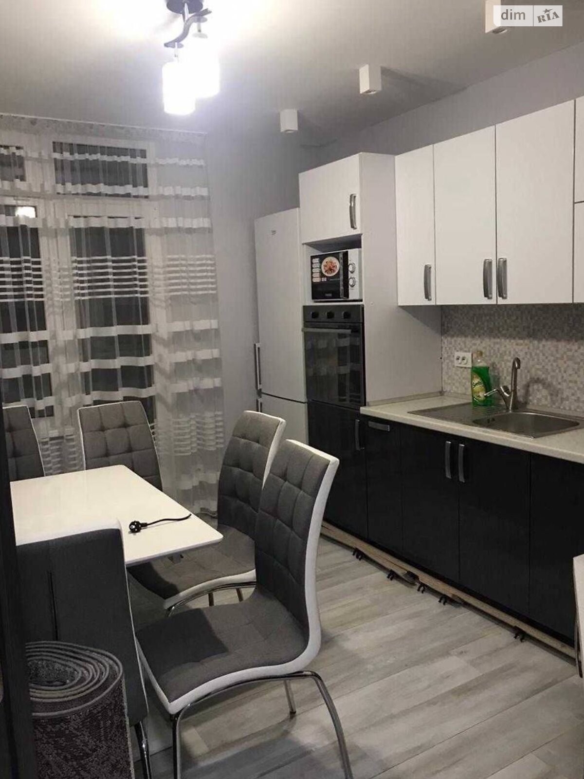 трехкомнатная квартира в Тернополе, район Микрорайон №6, на ул. Сахарова Андрея Академика в аренду на долгий срок помесячно фото 1