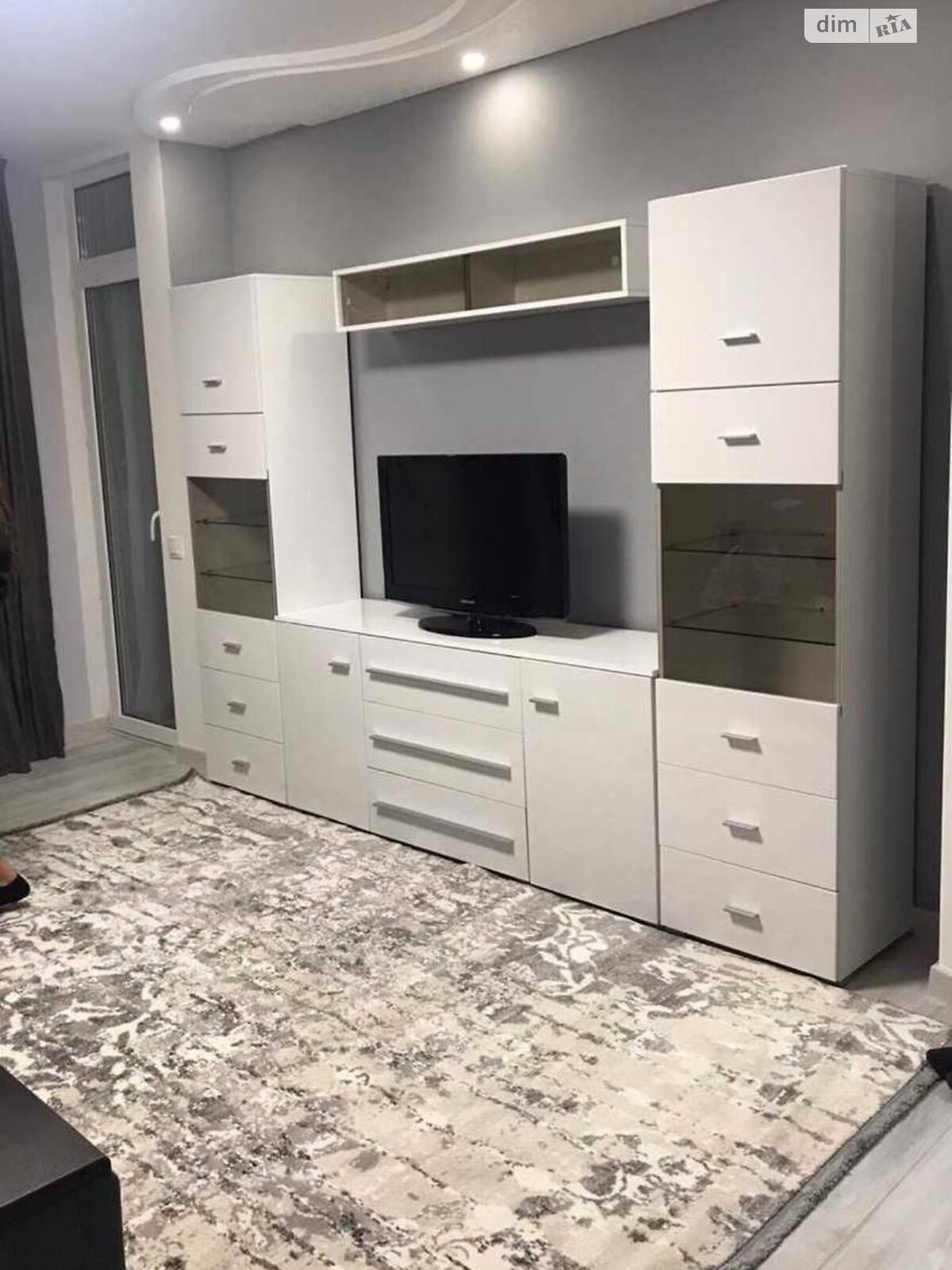 трехкомнатная квартира в Тернополе, район Микрорайон №6, на ул. Сахарова Андрея Академика в аренду на долгий срок помесячно фото 1