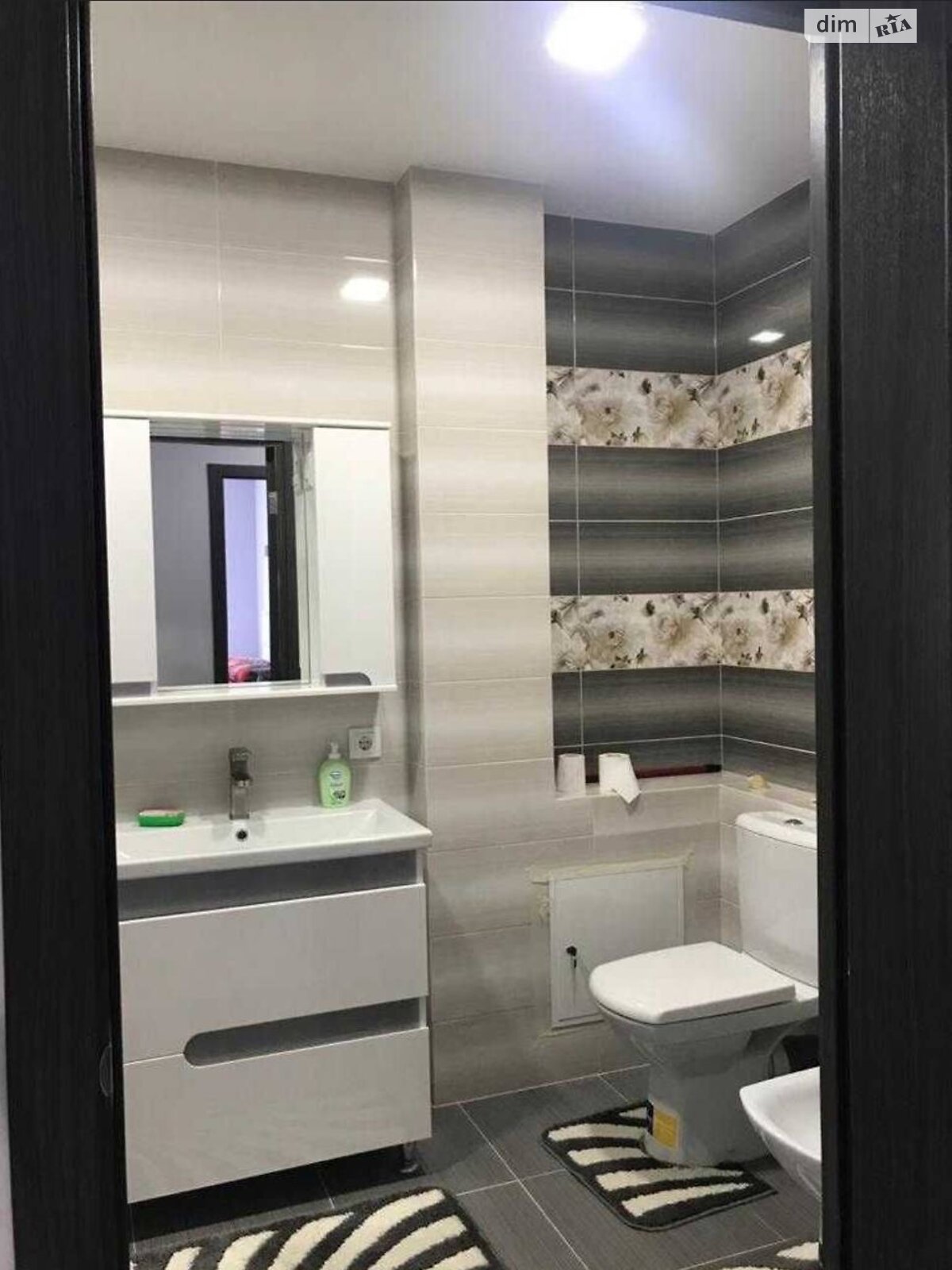 трехкомнатная квартира в Тернополе, район Микрорайон №6, на ул. Сахарова Андрея Академика в аренду на долгий срок помесячно фото 1