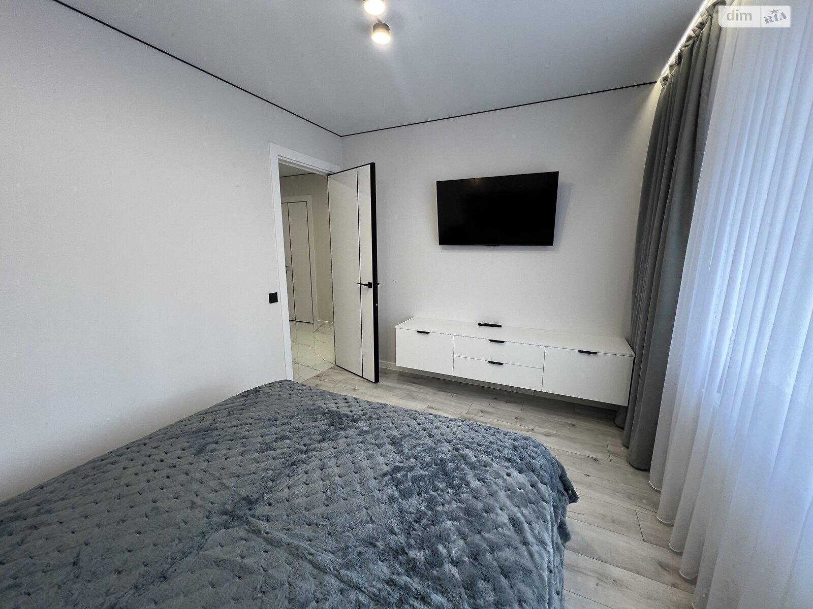 однокімнатна квартира з ремонтом в Тернополі, район Молодіжний, на вул. Генерала Мирона Тарнавського в довготривалу оренду помісячно фото 1 однокімнатна квартира з ремонтом в Тернополі, район Молодіжний, на вул. Генерала Мирона Тарнавського в довготривалу оренду помісячно фото 1