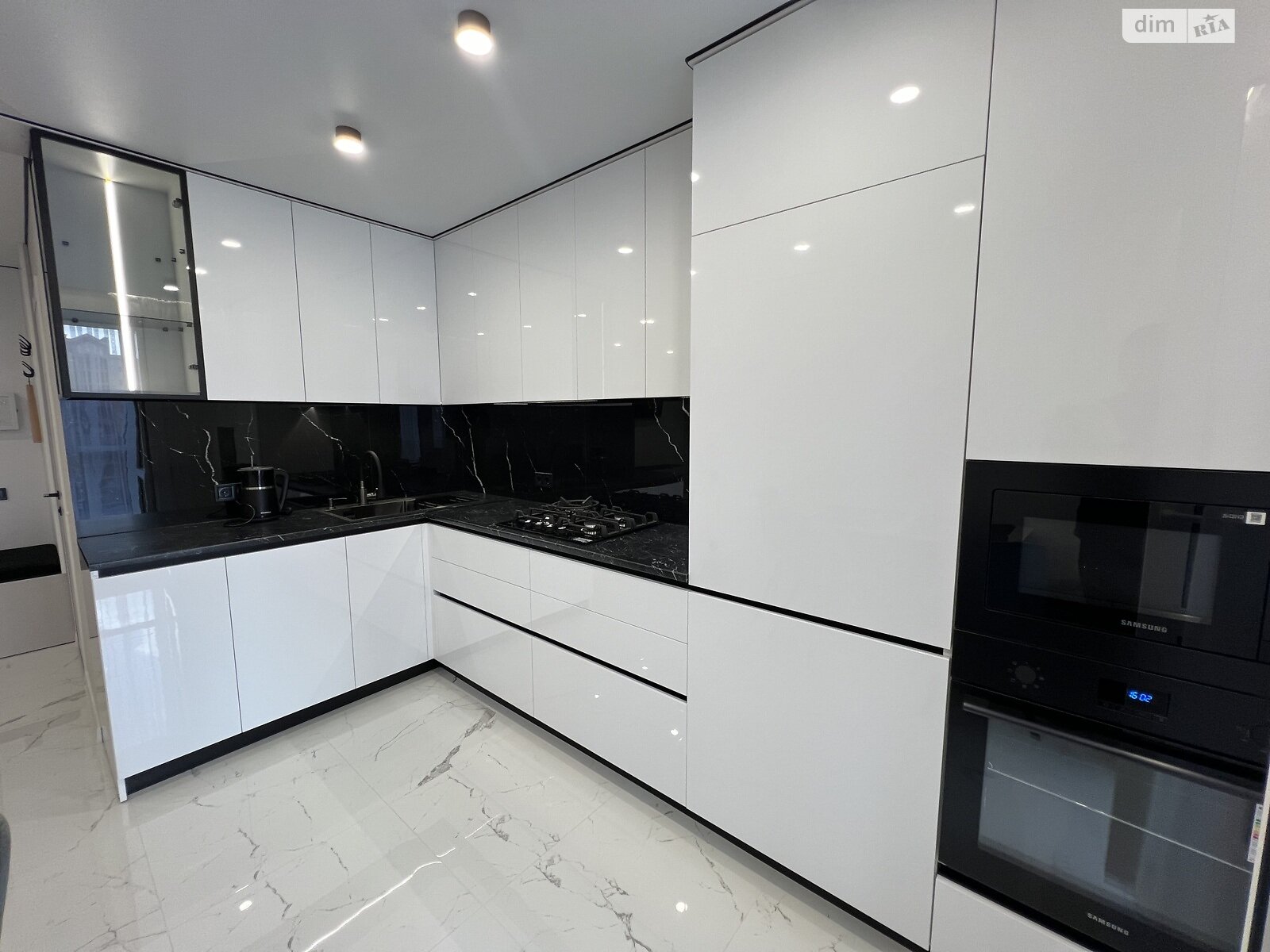 однокімнатна квартира з ремонтом в Тернополі, район Молодіжний, на вул. Генерала Мирона Тарнавського в довготривалу оренду помісячно фото 1 однокімнатна квартира з ремонтом в Тернополі, район Молодіжний, на вул. Генерала Мирона Тарнавського в довготривалу оренду помісячно фото 1