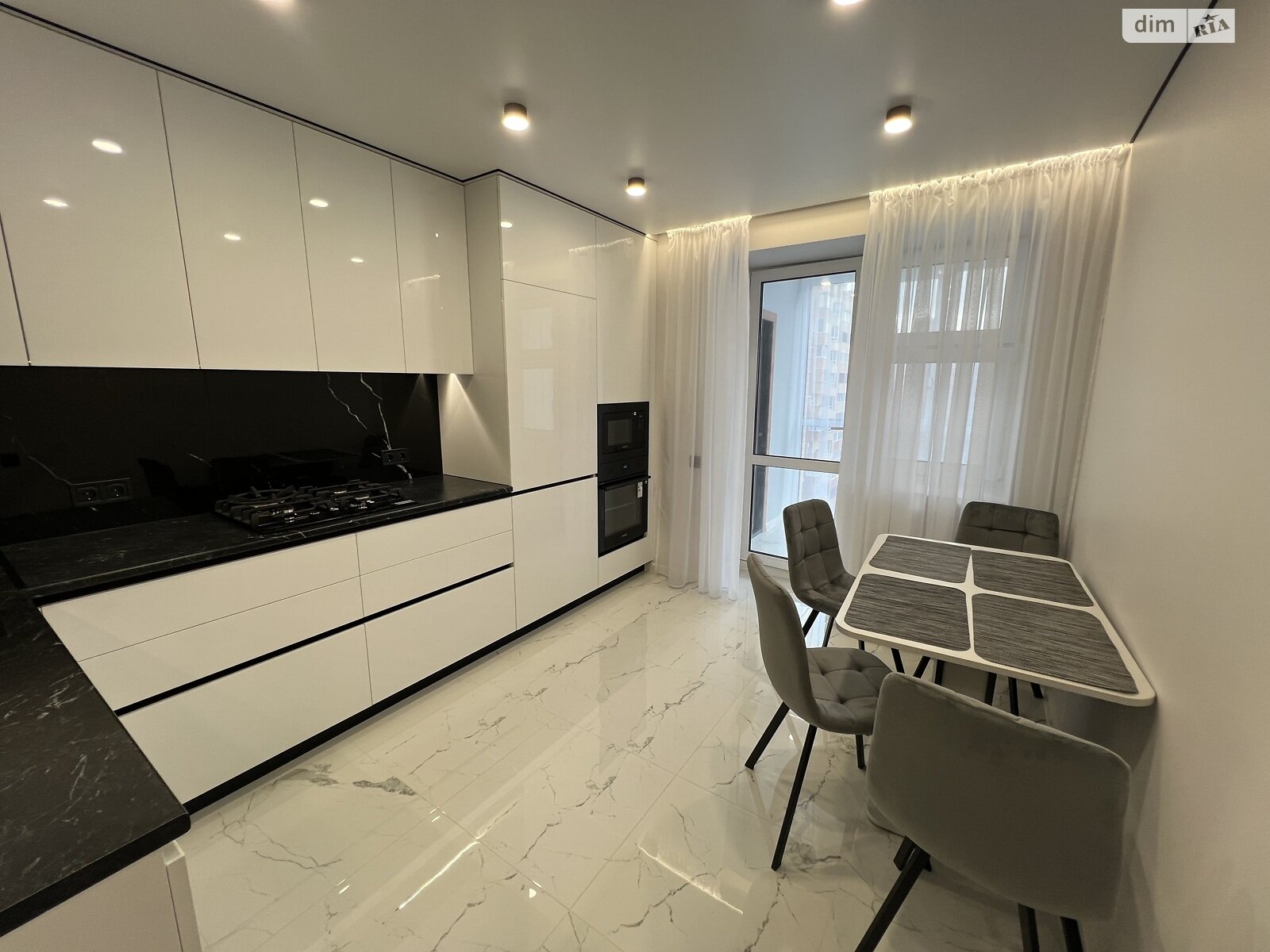 однокімнатна квартира з ремонтом в Тернополі, район Молодіжний, на вул. Генерала Мирона Тарнавського в довготривалу оренду помісячно фото 1 однокімнатна квартира з ремонтом в Тернополі, район Молодіжний, на вул. Генерала Мирона Тарнавського в довготривалу оренду помісячно фото 1