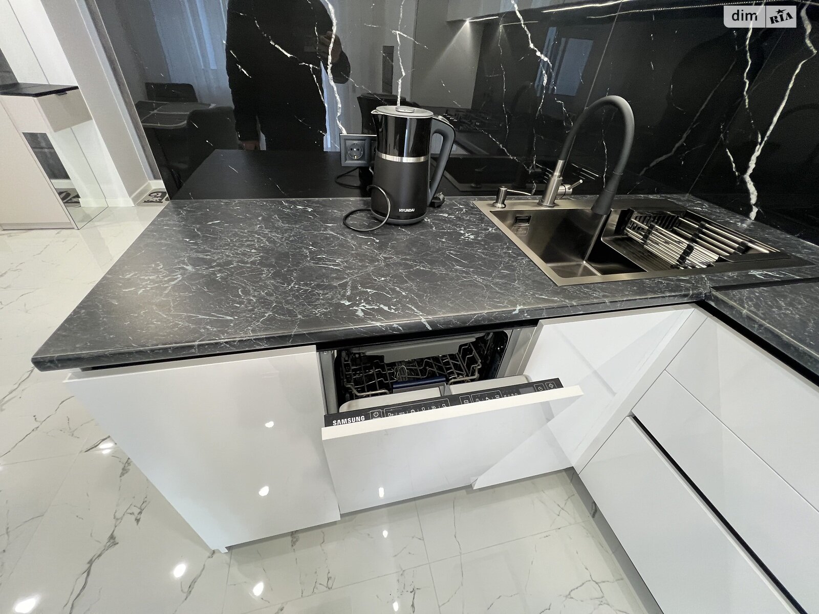 однокімнатна квартира з ремонтом в Тернополі, район Молодіжний, на вул. Генерала Мирона Тарнавського в довготривалу оренду помісячно фото 1 однокімнатна квартира з ремонтом в Тернополі, район Молодіжний, на вул. Генерала Мирона Тарнавського в довготривалу оренду помісячно фото 1