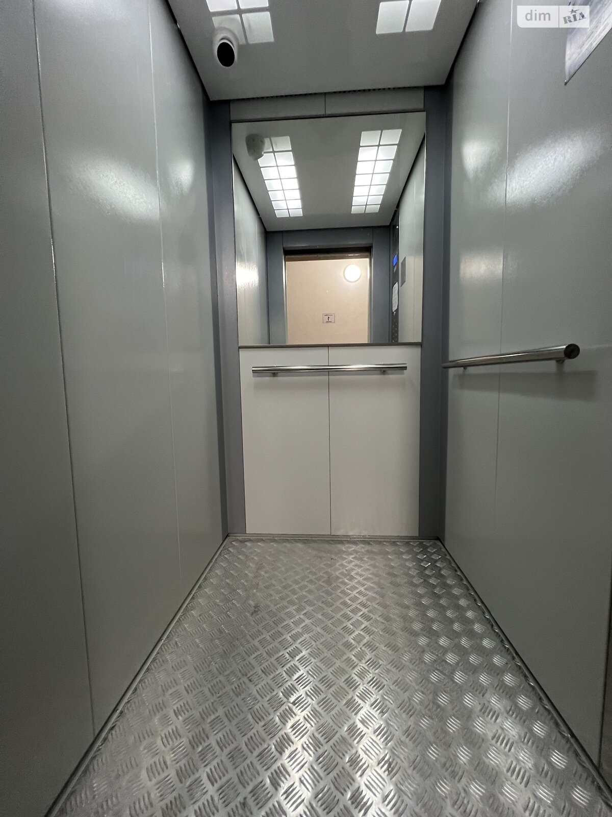 однокімнатна квартира з ремонтом в Тернополі, район Молодіжний, на вул. Генерала Мирона Тарнавського в довготривалу оренду помісячно фото 1 однокімнатна квартира з ремонтом в Тернополі, район Молодіжний, на вул. Генерала Мирона Тарнавського в довготривалу оренду помісячно фото 1