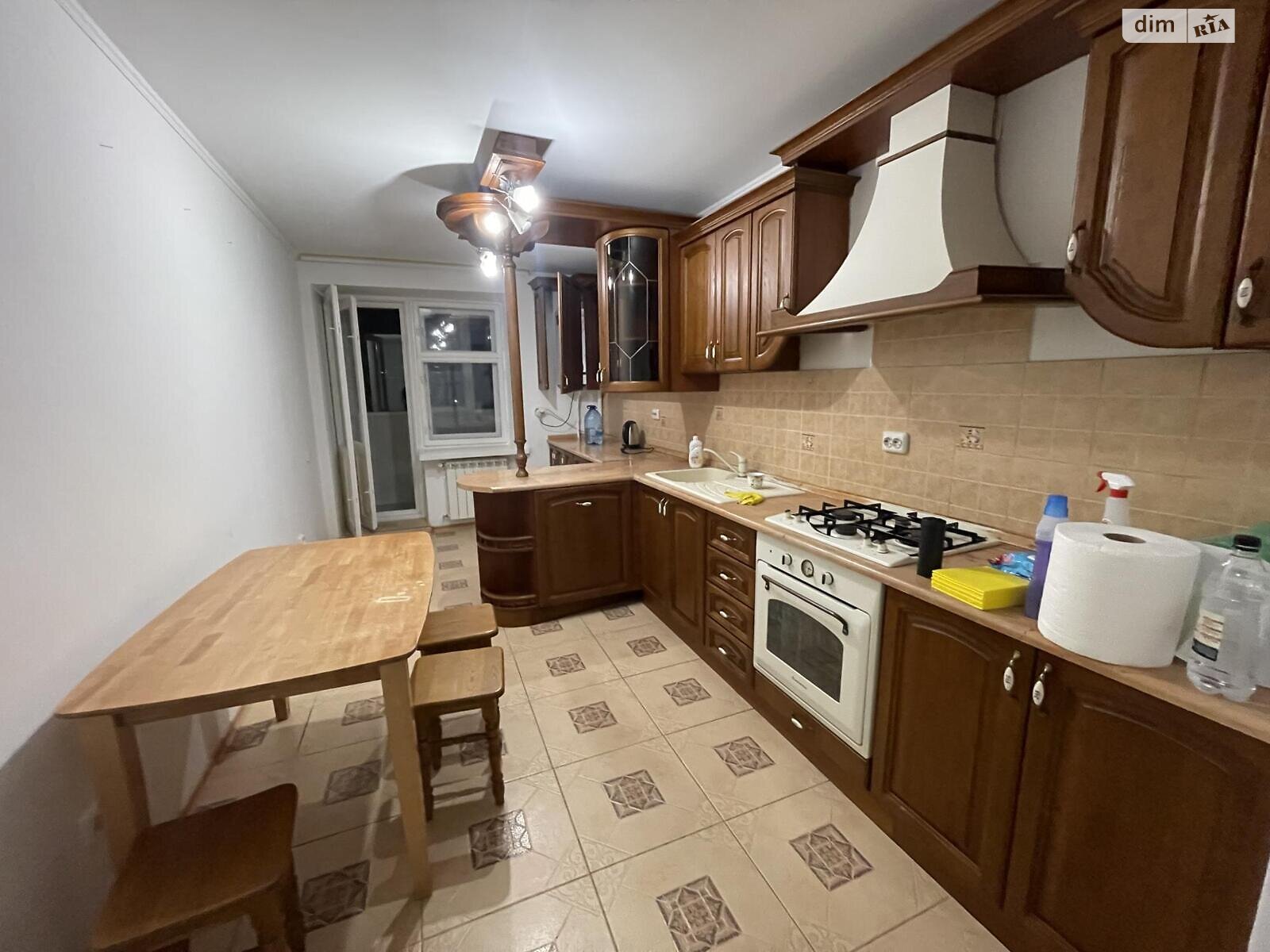 трикімнатна квартира в Тернополі, район Оболоня, на вул. Тиха в довготривалу оренду помісячно фото 1