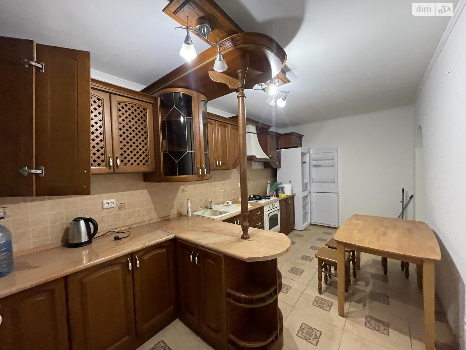 трикімнатна квартира в Тернополі, район Оболоня, на вул. Тиха в довготривалу оренду помісячно фото 1