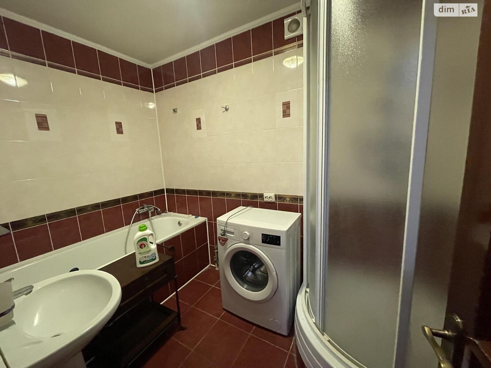 трикімнатна квартира в Тернополі, район Оболоня, на вул. Тиха в довготривалу оренду помісячно фото 1