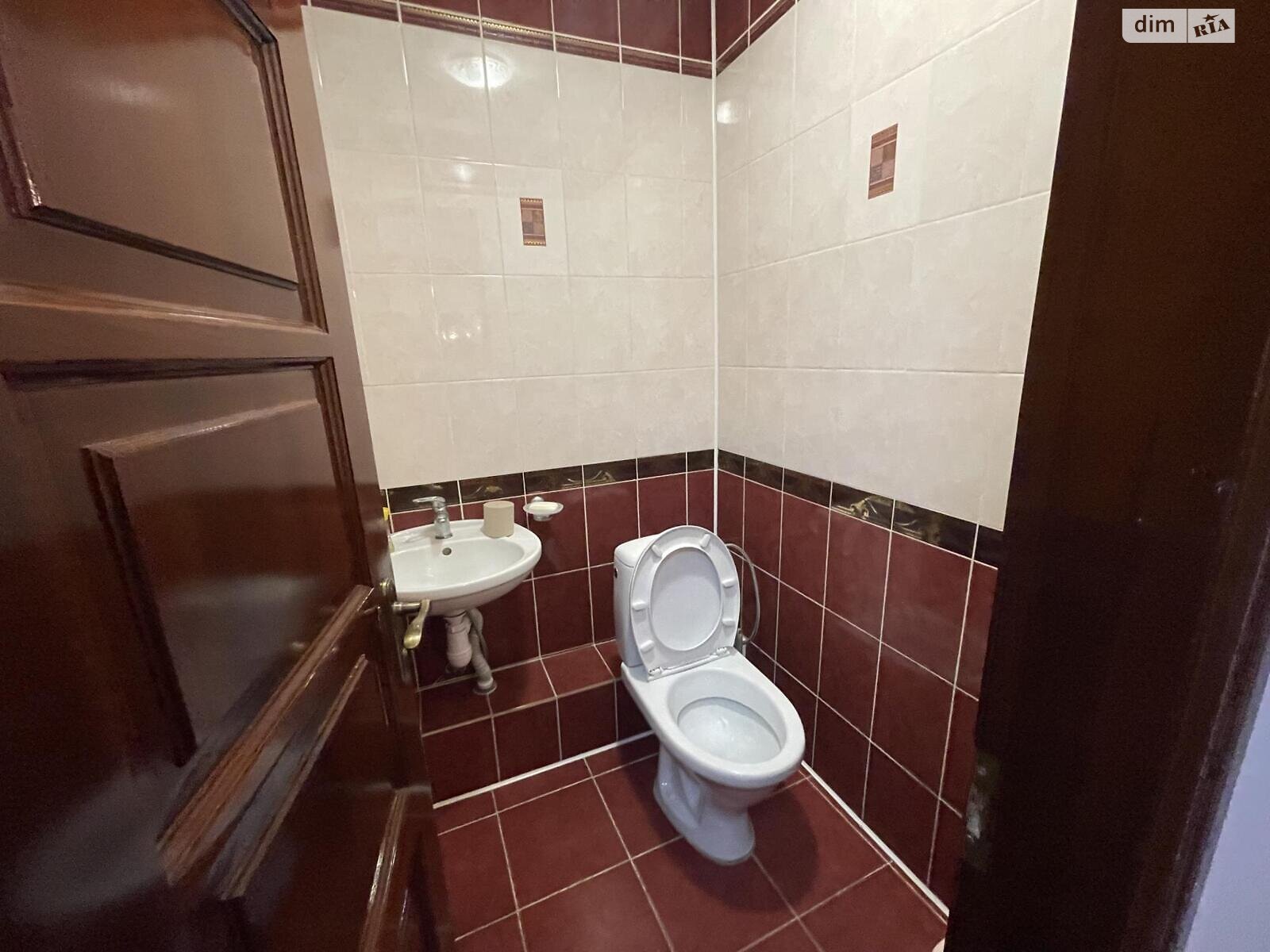 трикімнатна квартира в Тернополі, район Оболоня, на вул. Тиха в довготривалу оренду помісячно фото 1