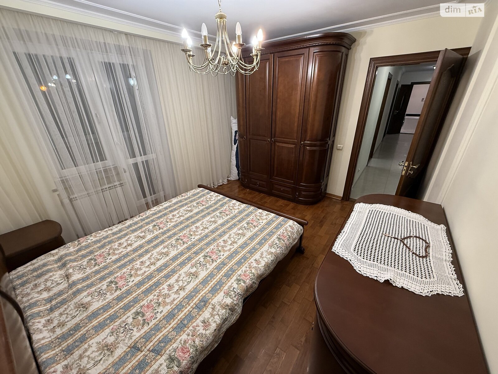 трехкомнатная квартира в Тернополе, район Старый парк, на ул. Квитки Цисык 60 в аренду на долгий срок помесячно фото 1 трехкомнатная квартира в Тернополе, район Старый парк, на ул. Квитки Цисык 60 в аренду на долгий срок помесячно фото 1