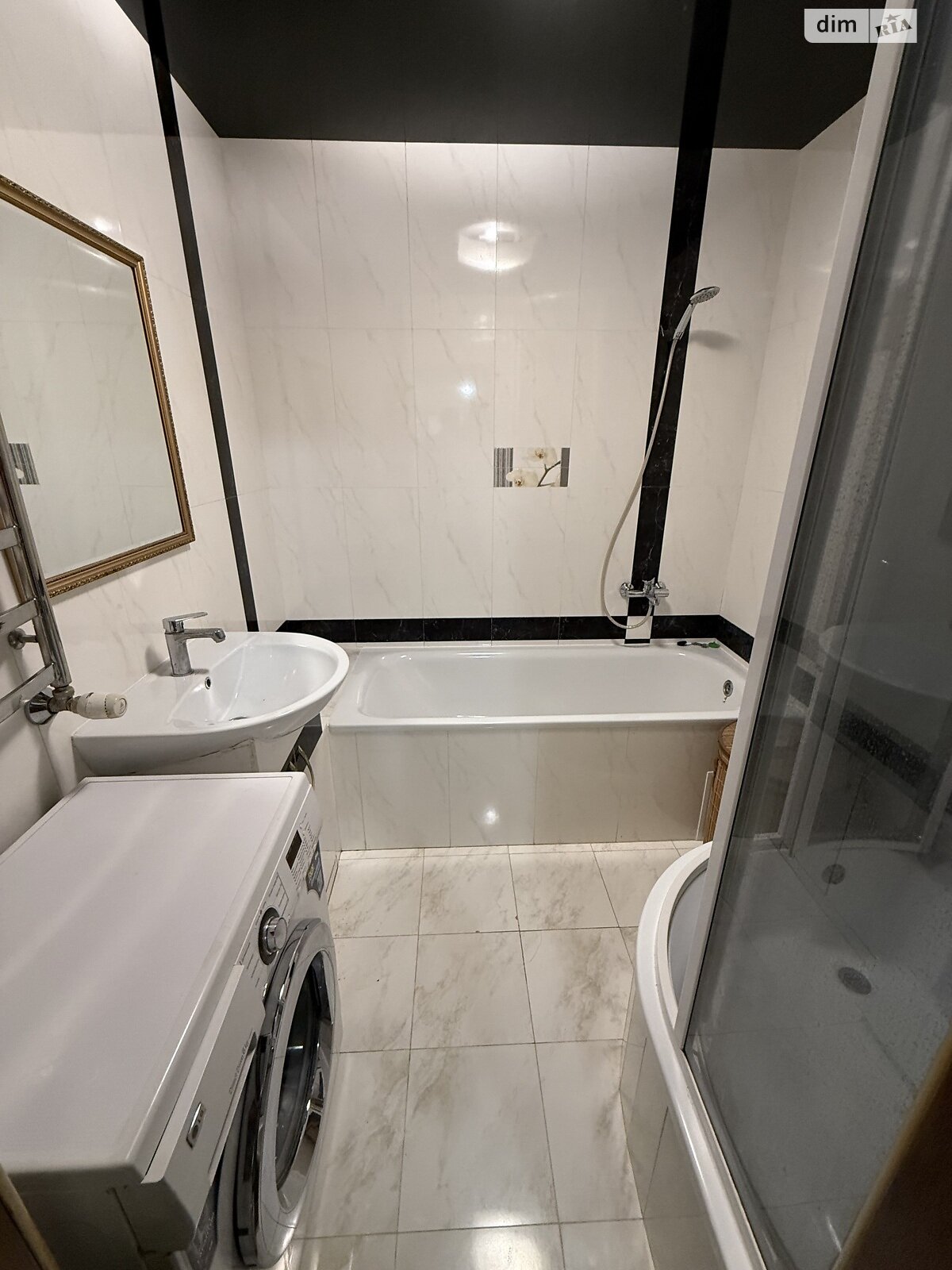 трехкомнатная квартира в Тернополе, район Старый парк, на ул. Квитки Цисык 60 в аренду на долгий срок помесячно фото 1 трехкомнатная квартира в Тернополе, район Старый парк, на ул. Квитки Цисык 60 в аренду на долгий срок помесячно фото 1