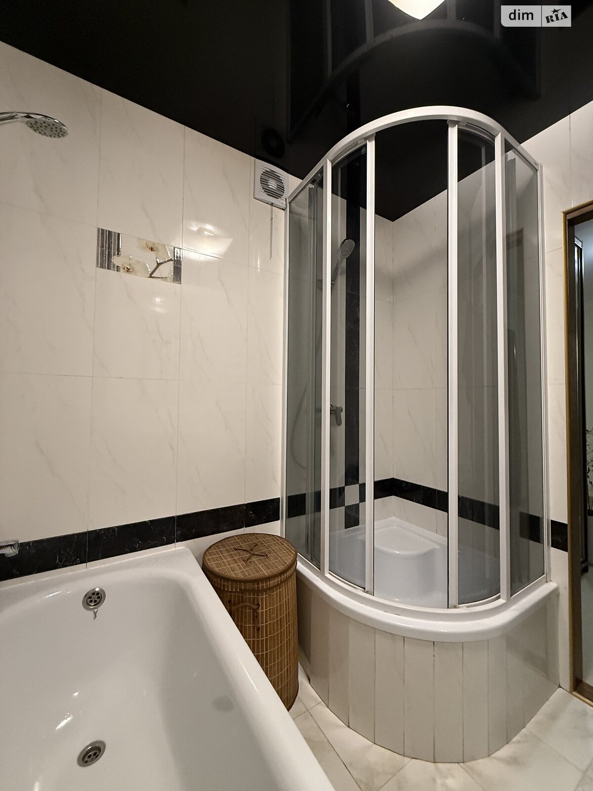 трехкомнатная квартира в Тернополе, район Старый парк, на ул. Квитки Цисык 60 в аренду на долгий срок помесячно фото 1 трехкомнатная квартира в Тернополе, район Старый парк, на ул. Квитки Цисык 60 в аренду на долгий срок помесячно фото 1