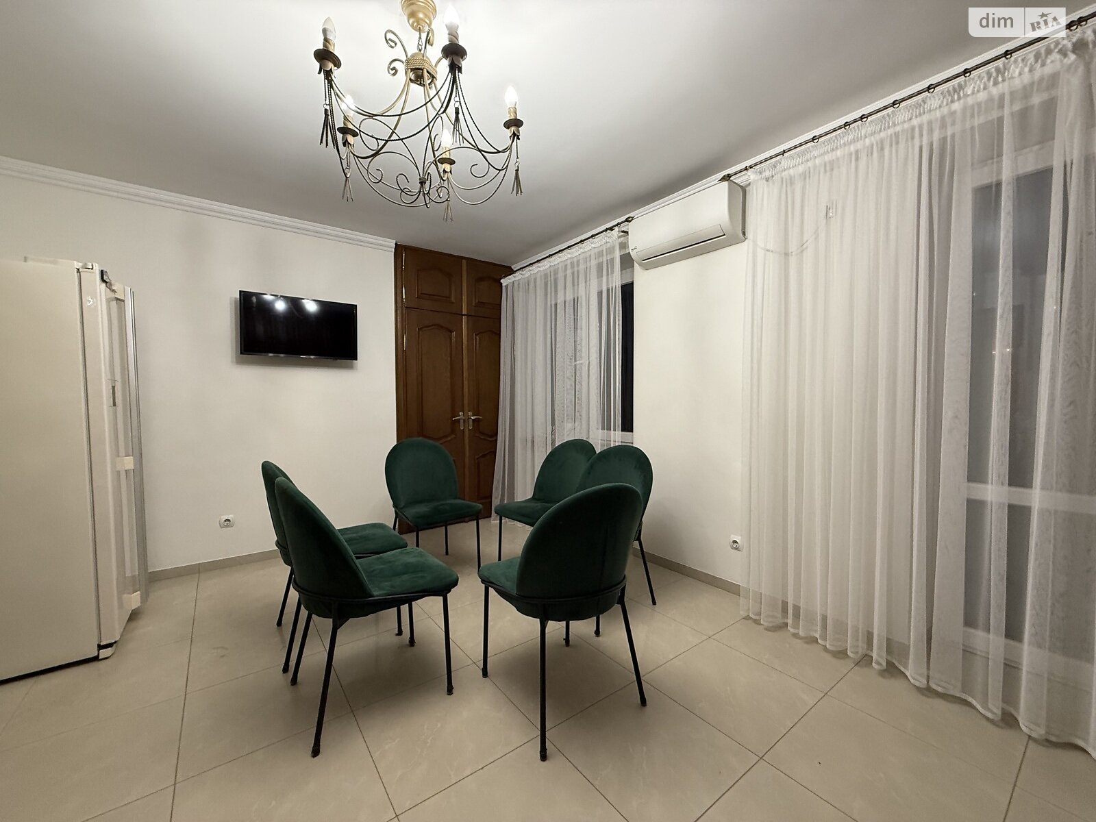 трехкомнатная квартира в Тернополе, район Старый парк, на ул. Квитки Цисык 60 в аренду на долгий срок помесячно фото 1 трехкомнатная квартира в Тернополе, район Старый парк, на ул. Квитки Цисык 60 в аренду на долгий срок помесячно фото 1