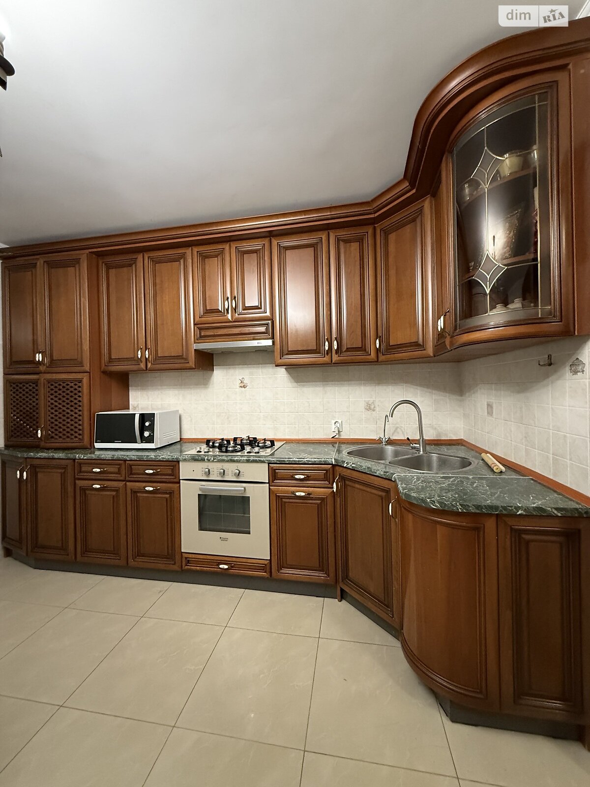 трехкомнатная квартира в Тернополе, район Старый парк, на ул. Квитки Цисык 60 в аренду на долгий срок помесячно фото 1 трехкомнатная квартира в Тернополе, район Старый парк, на ул. Квитки Цисык 60 в аренду на долгий срок помесячно фото 1