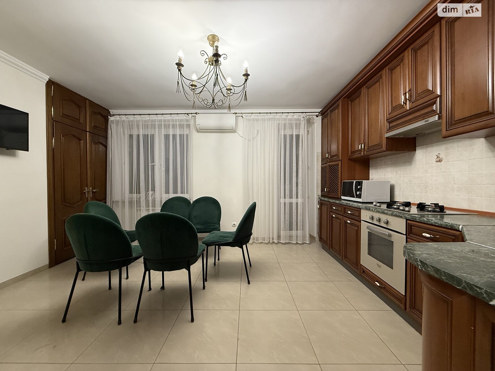 трехкомнатная квартира в Тернополе, район Старый парк, на ул. Квитки Цисык 60 в аренду на долгий срок помесячно фото 1 трехкомнатная квартира в Тернополе, район Старый парк, на ул. Квитки Цисык 60 в аренду на долгий срок помесячно фото 1