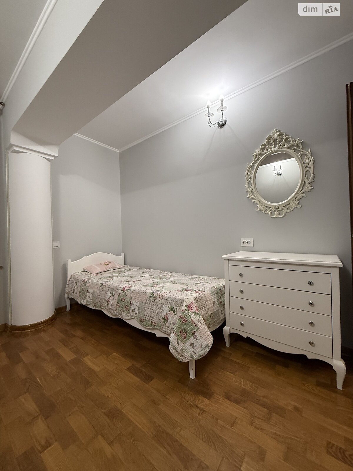 трехкомнатная квартира в Тернополе, район Старый парк, на ул. Квитки Цисык 60 в аренду на долгий срок помесячно фото 1 трехкомнатная квартира в Тернополе, район Старый парк, на ул. Квитки Цисык 60 в аренду на долгий срок помесячно фото 1