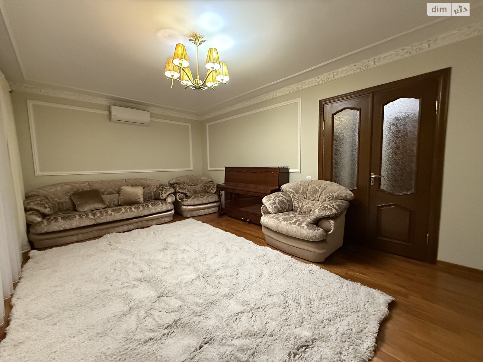 трехкомнатная квартира в Тернополе, район Старый парк, на ул. Квитки Цисык 60 в аренду на долгий срок помесячно фото 1 трехкомнатная квартира в Тернополе, район Старый парк, на ул. Квитки Цисык 60 в аренду на долгий срок помесячно фото 1