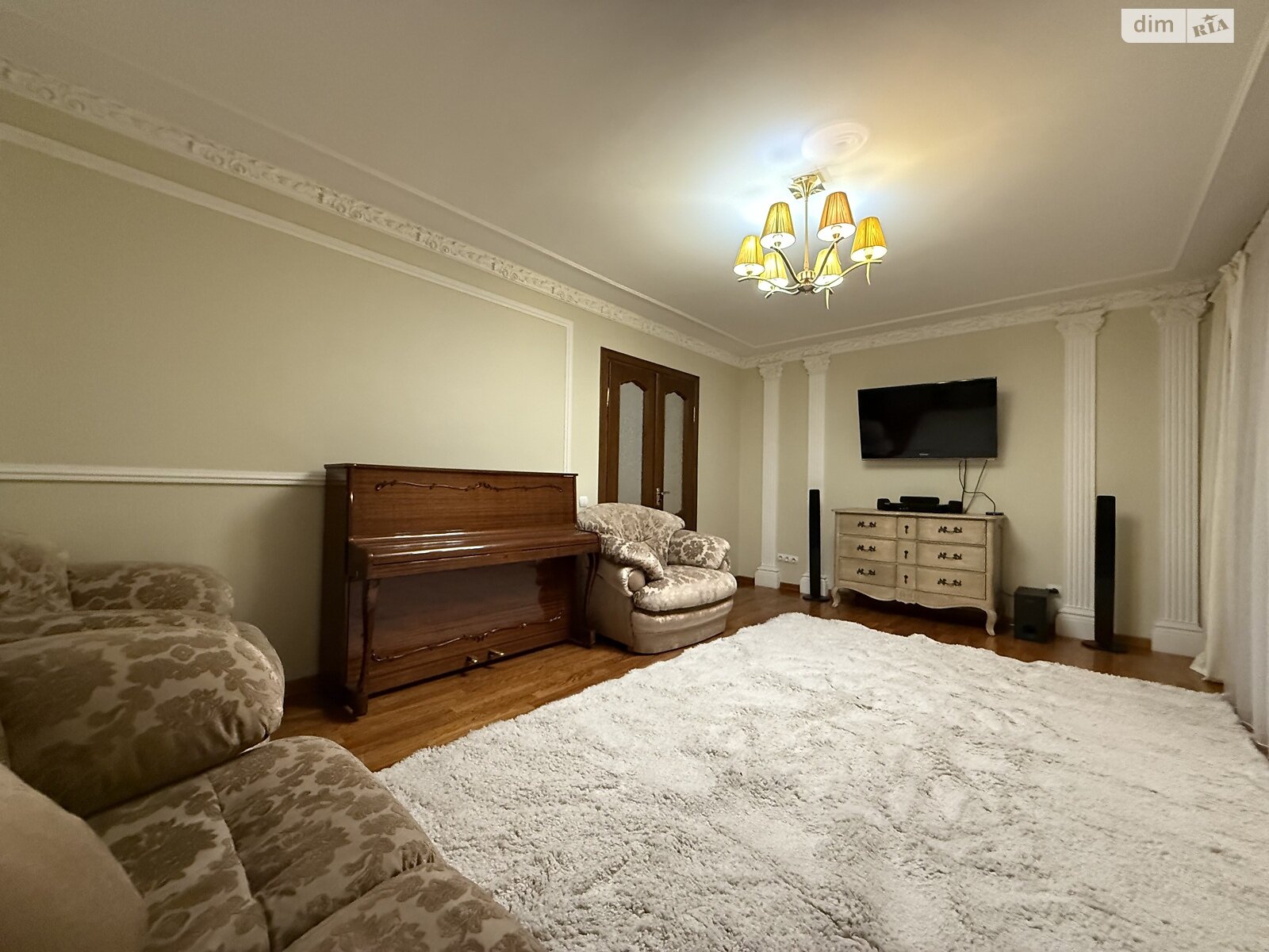 трехкомнатная квартира в Тернополе, район Старый парк, на ул. Квитки Цисык 60 в аренду на долгий срок помесячно фото 1 трехкомнатная квартира в Тернополе, район Старый парк, на ул. Квитки Цисык 60 в аренду на долгий срок помесячно фото 1