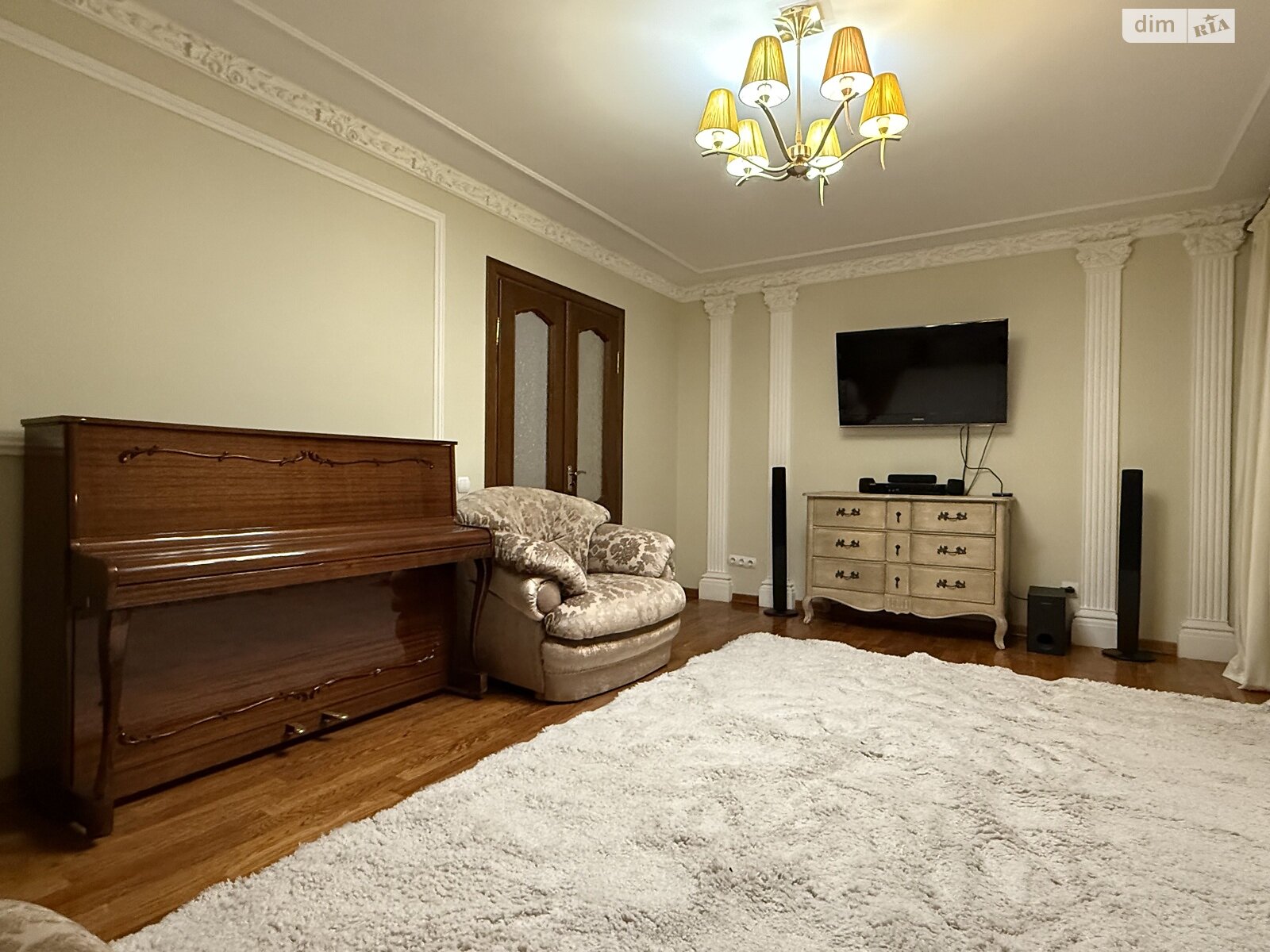 трехкомнатная квартира в Тернополе, район Старый парк, на ул. Квитки Цисык 60 в аренду на долгий срок помесячно фото 1 трехкомнатная квартира в Тернополе, район Старый парк, на ул. Квитки Цисык 60 в аренду на долгий срок помесячно фото 1