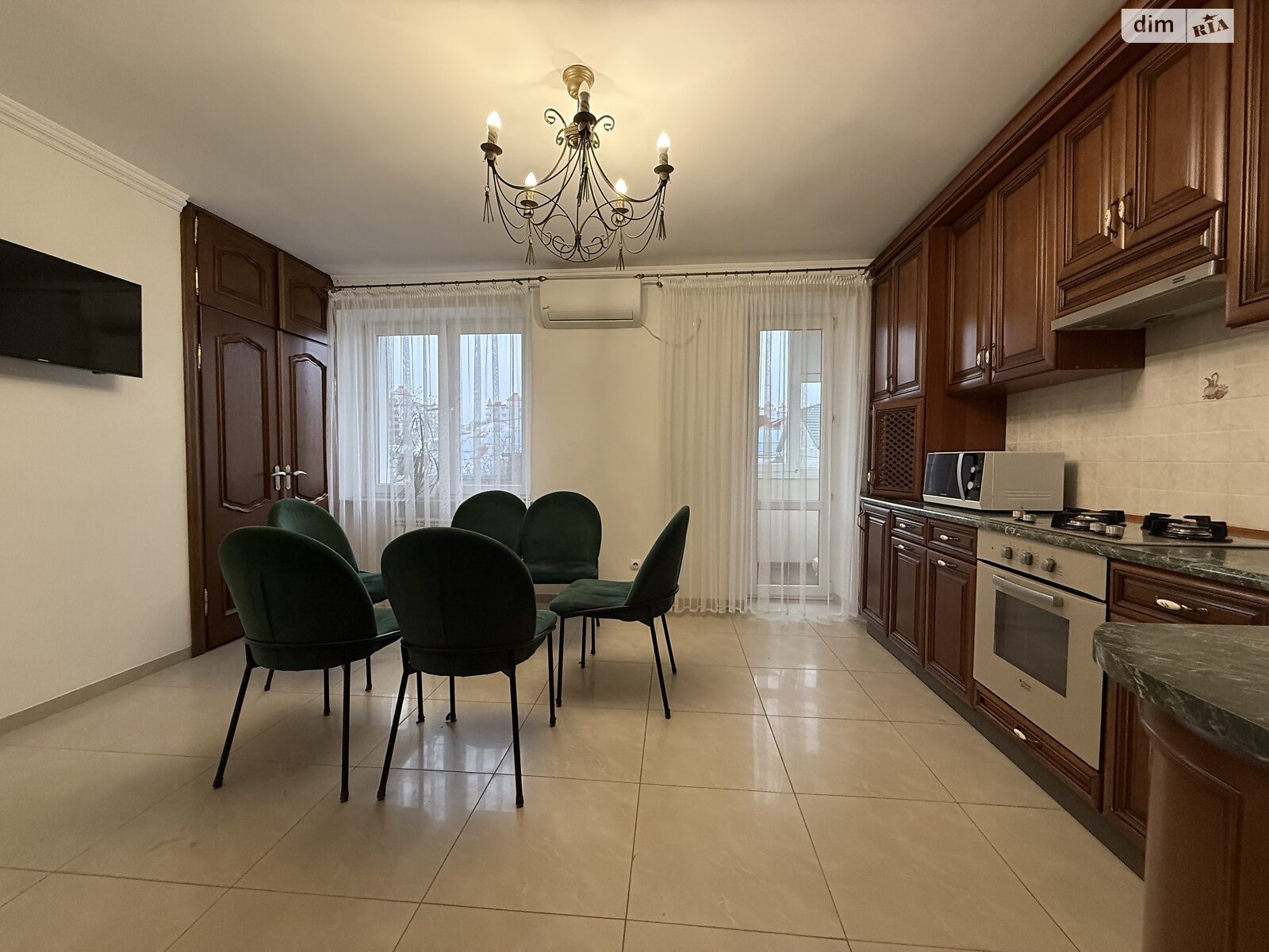 трехкомнатная квартира в Тернополе, район Старый парк, на ул. Квитки Цисык 60 в аренду на долгий срок помесячно фото 1 трехкомнатная квартира в Тернополе, район Старый парк, на ул. Квитки Цисык 60 в аренду на долгий срок помесячно фото 1
