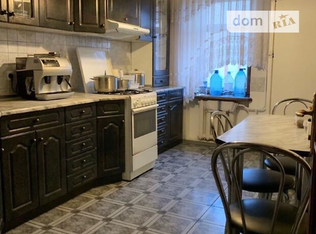 четырехкомнатная квартира с мебелью в Тернополе, район Старый парк, на ул. Ломоносова Михаила в аренду на долгий срок помесячно фото 1 четырехкомнатная квартира с мебелью в Тернополе, район Старый парк, на ул. Ломоносова Михаила в аренду на долгий срок помесячно фото 1