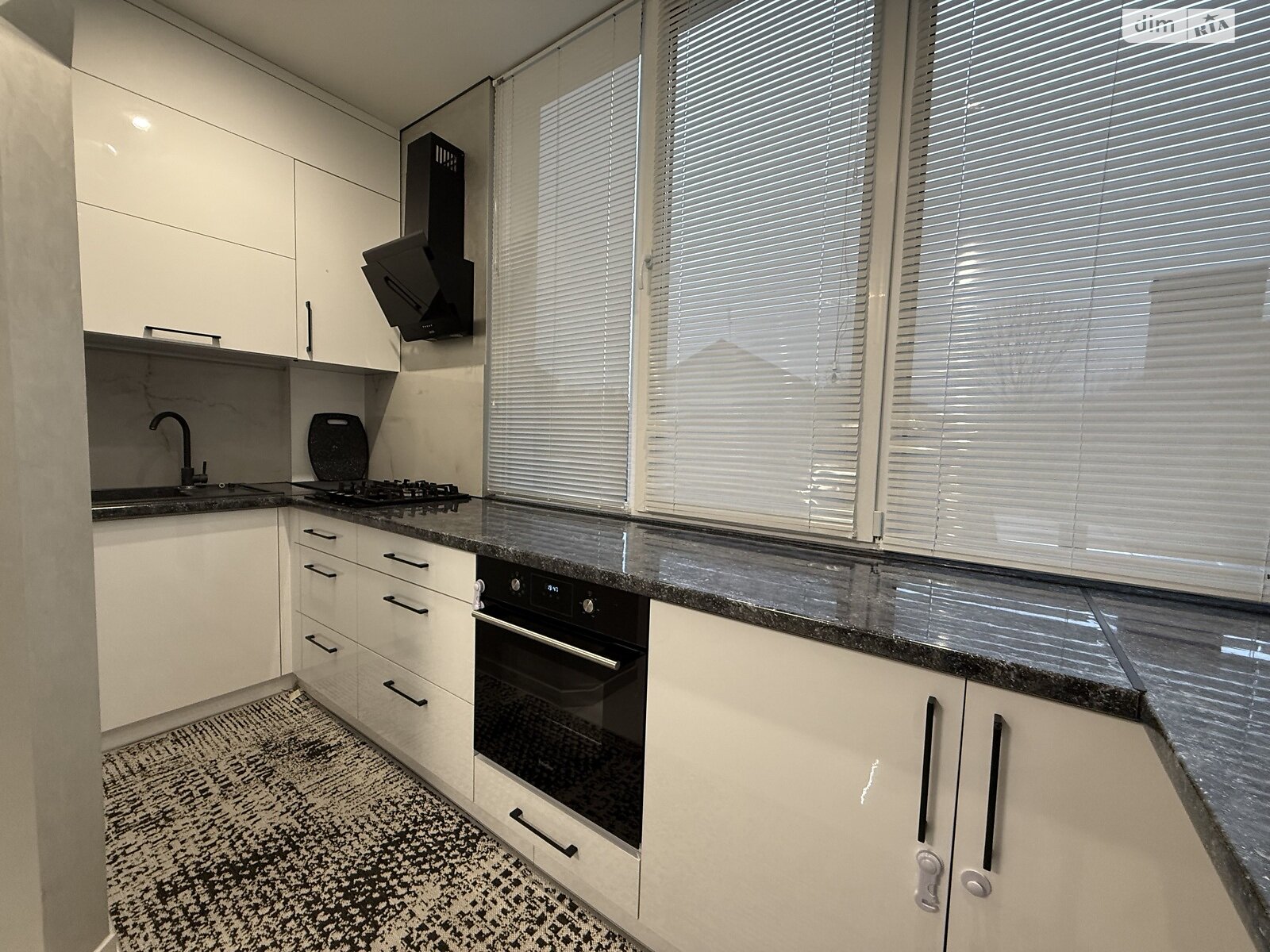 двухкомнатная квартира в Тернополе, район Старый парк, на ул. Зеленая 3 в аренду на долгий срок помесячно фото 1 двухкомнатная квартира в Тернополе, район Старый парк, на ул. Зеленая 3 в аренду на долгий срок помесячно фото 1