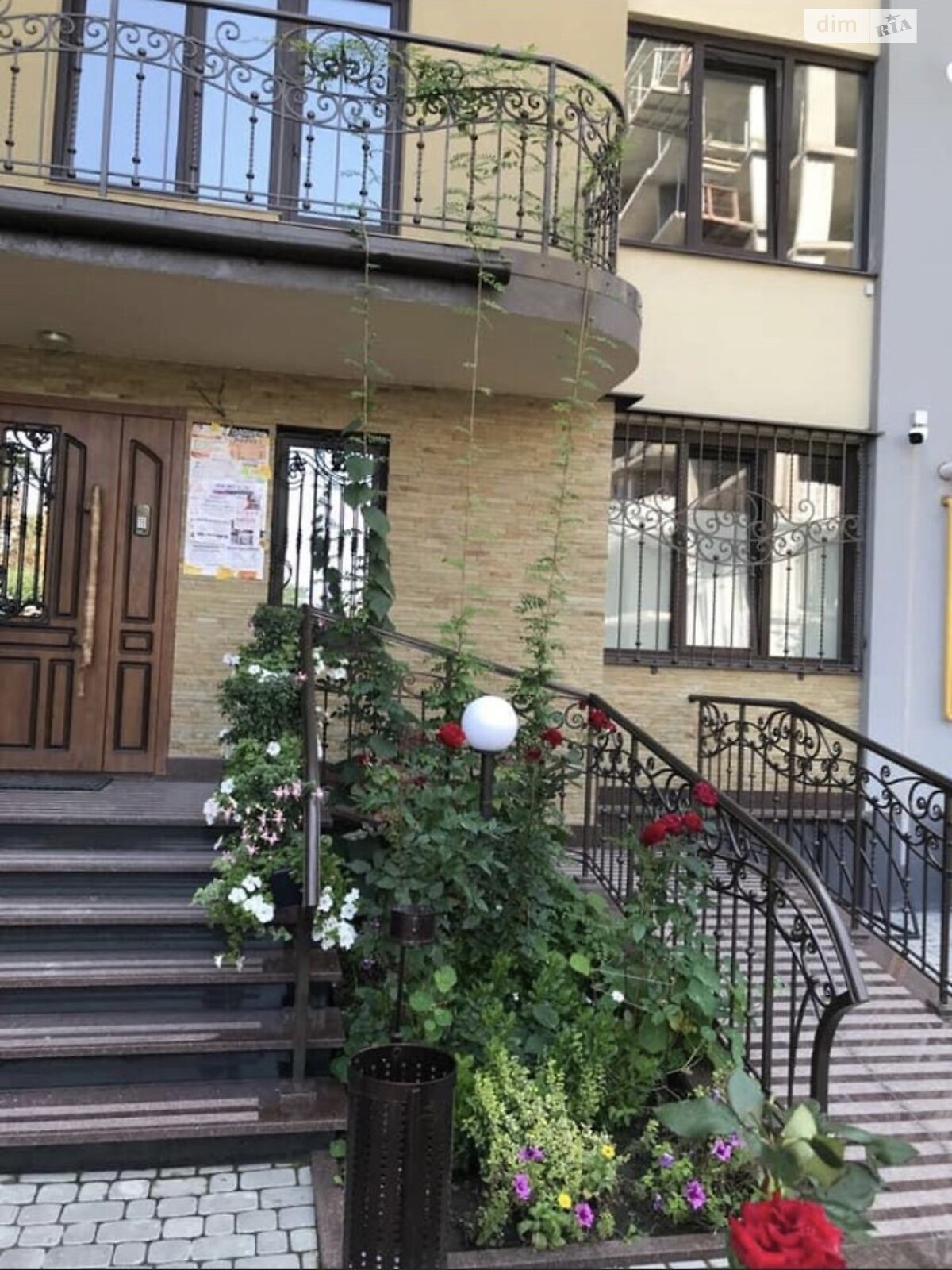 двухкомнатная квартира с мебелью в Тернополе, район Центр, на просп. Бандеры Степана 36 в аренду на долгий срок помесячно фото 1 двухкомнатная квартира с мебелью в Тернополе, район Центр, на просп. Бандеры Степана 36 в аренду на долгий срок помесячно фото 1
