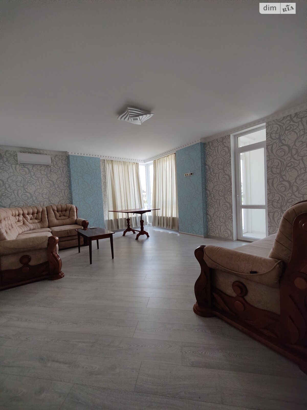 трехкомнатная квартира с мебелью в Тернополе, район Центр, на ул. Белогорская в аренду на долгий срок помесячно фото 1