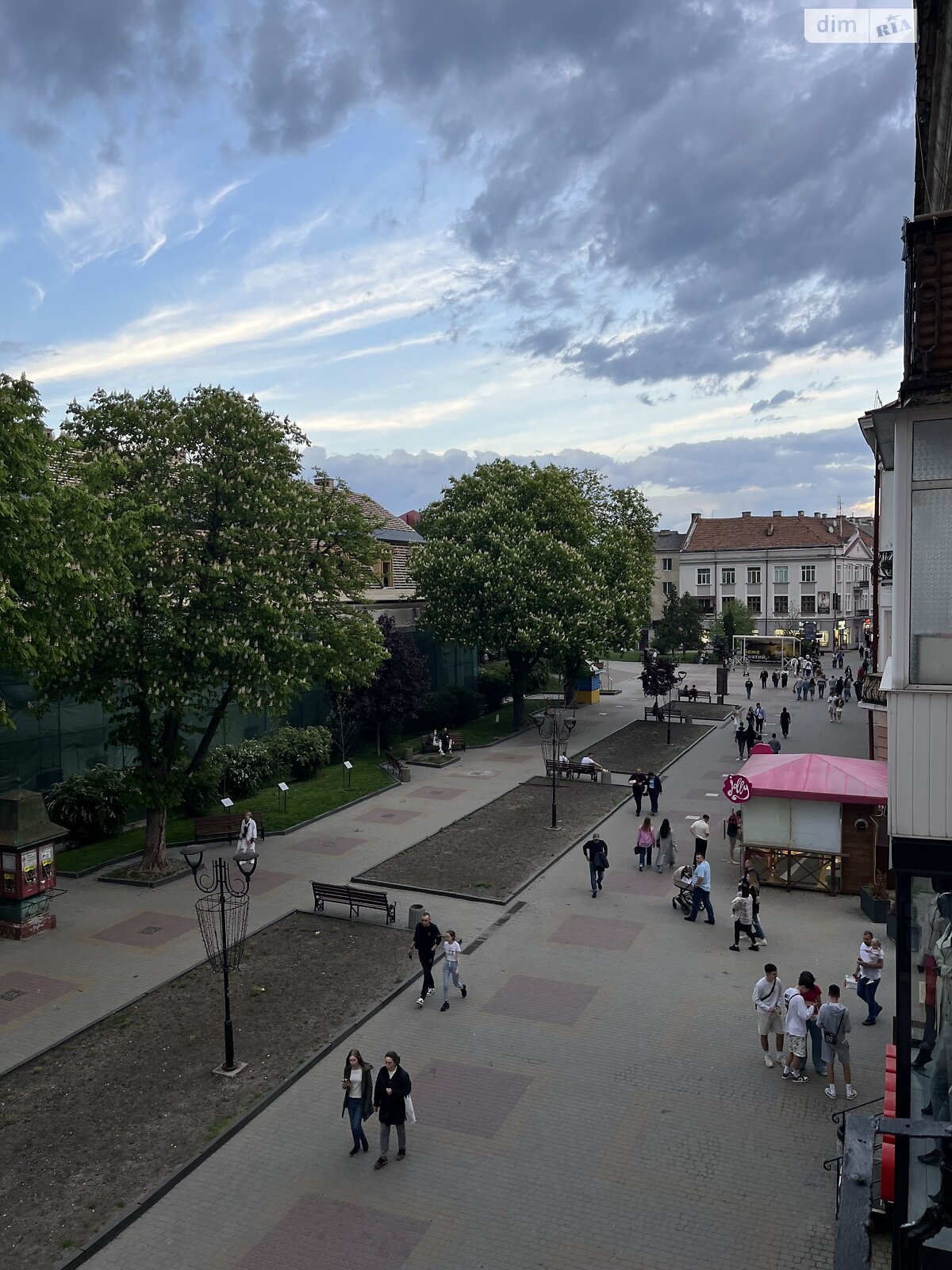 двокімнатна квартира в Тернополі, район Центр, на вул. Брюкнера Академіка 2 в довготривалу оренду помісячно фото 1 двокімнатна квартира в Тернополі, район Центр, на вул. Брюкнера Академіка 2 в довготривалу оренду помісячно фото 1