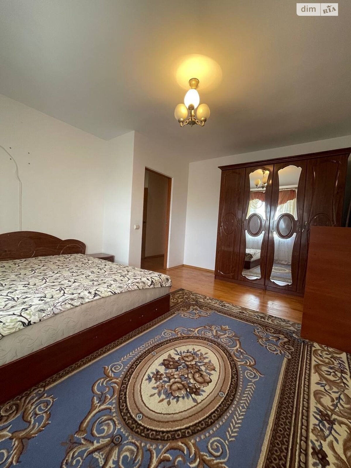 трехкомнатная квартира в Тернополе, район Центр, на ул. Черновецкая в аренду на долгий срок помесячно фото 1 трехкомнатная квартира в Тернополе, район Центр, на ул. Черновецкая в аренду на долгий срок помесячно фото 1