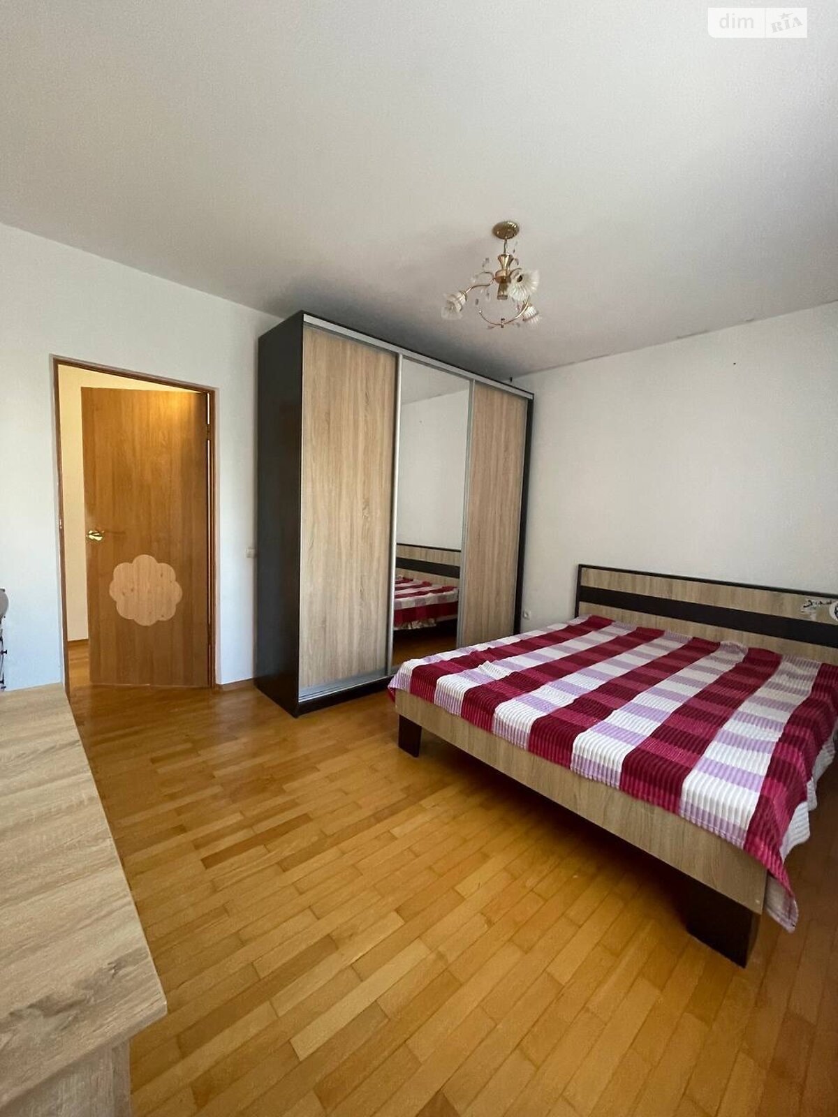 трехкомнатная квартира в Тернополе, район Центр, на ул. Черновецкая в аренду на долгий срок помесячно фото 1 трехкомнатная квартира в Тернополе, район Центр, на ул. Черновецкая в аренду на долгий срок помесячно фото 1