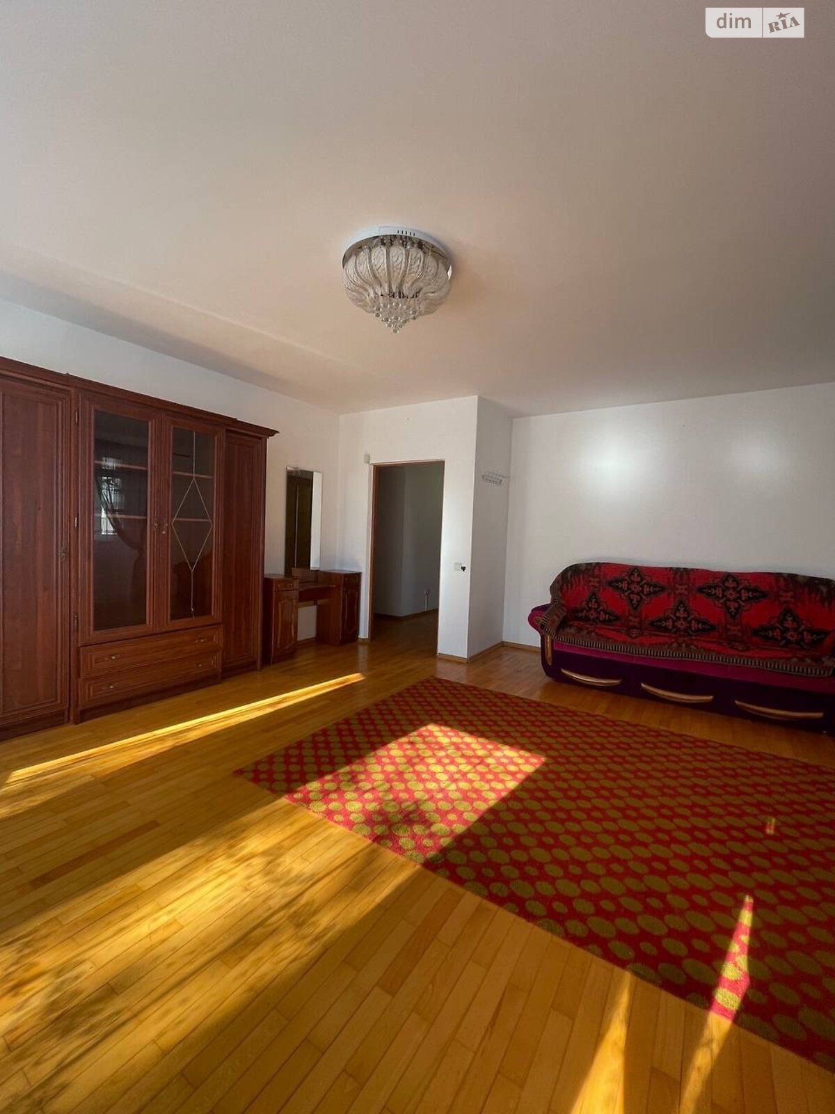 трехкомнатная квартира в Тернополе, район Центр, на ул. Черновецкая в аренду на долгий срок помесячно фото 1 трехкомнатная квартира в Тернополе, район Центр, на ул. Черновецкая в аренду на долгий срок помесячно фото 1