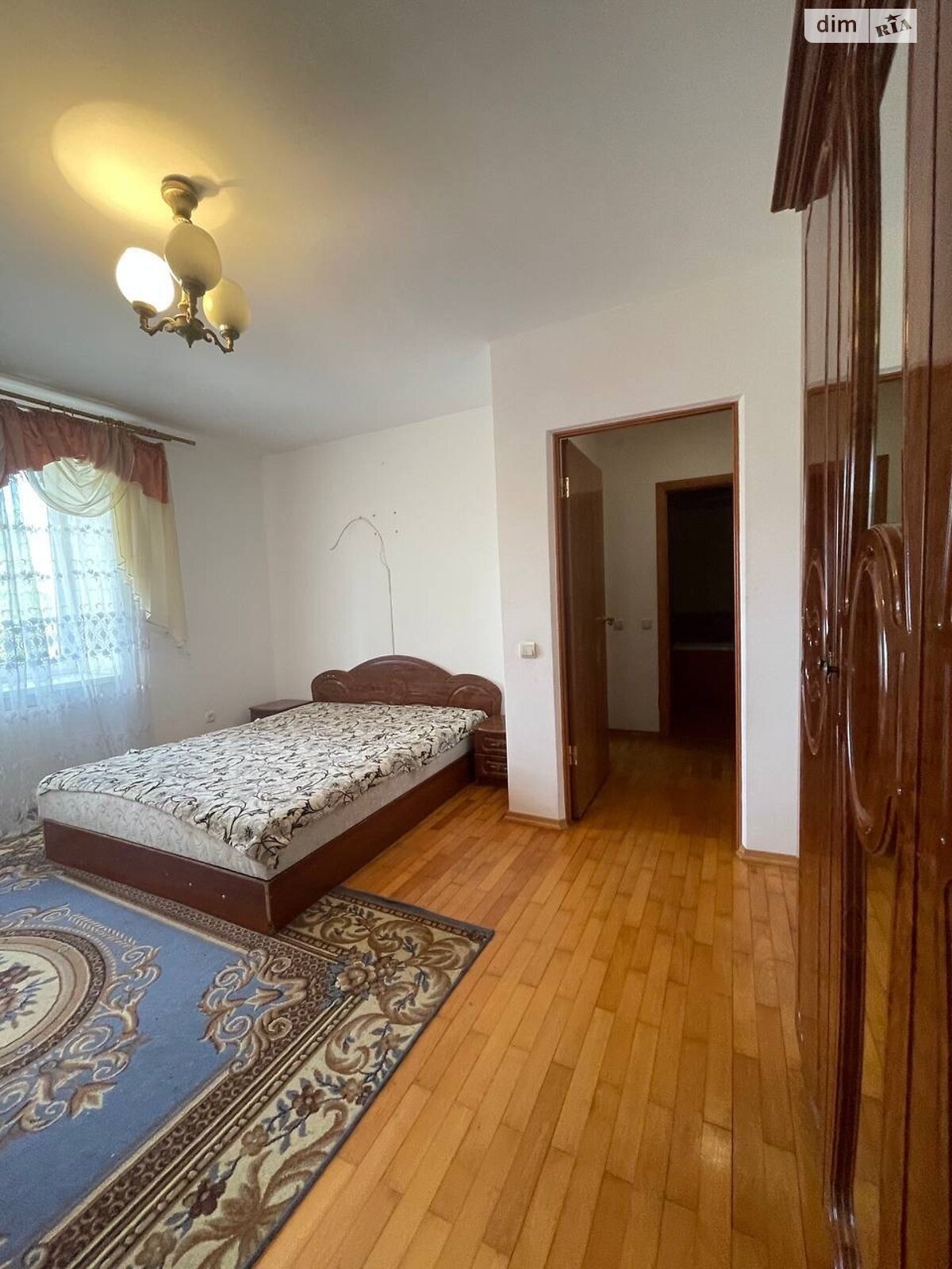 трехкомнатная квартира в Тернополе, район Центр, на ул. Черновецкая в аренду на долгий срок помесячно фото 1 трехкомнатная квартира в Тернополе, район Центр, на ул. Черновецкая в аренду на долгий срок помесячно фото 1