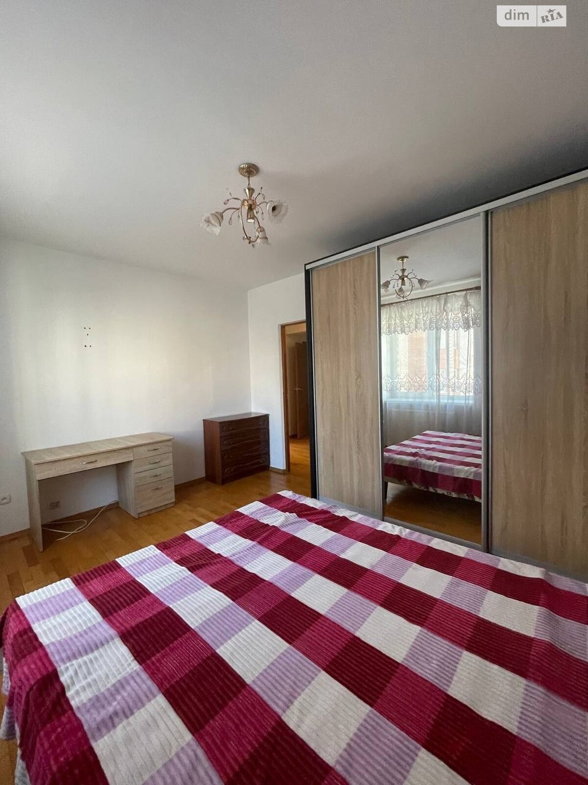 трехкомнатная квартира в Тернополе, район Центр, на ул. Черновецкая в аренду на долгий срок помесячно фото 1 трехкомнатная квартира в Тернополе, район Центр, на ул. Черновецкая в аренду на долгий срок помесячно фото 1