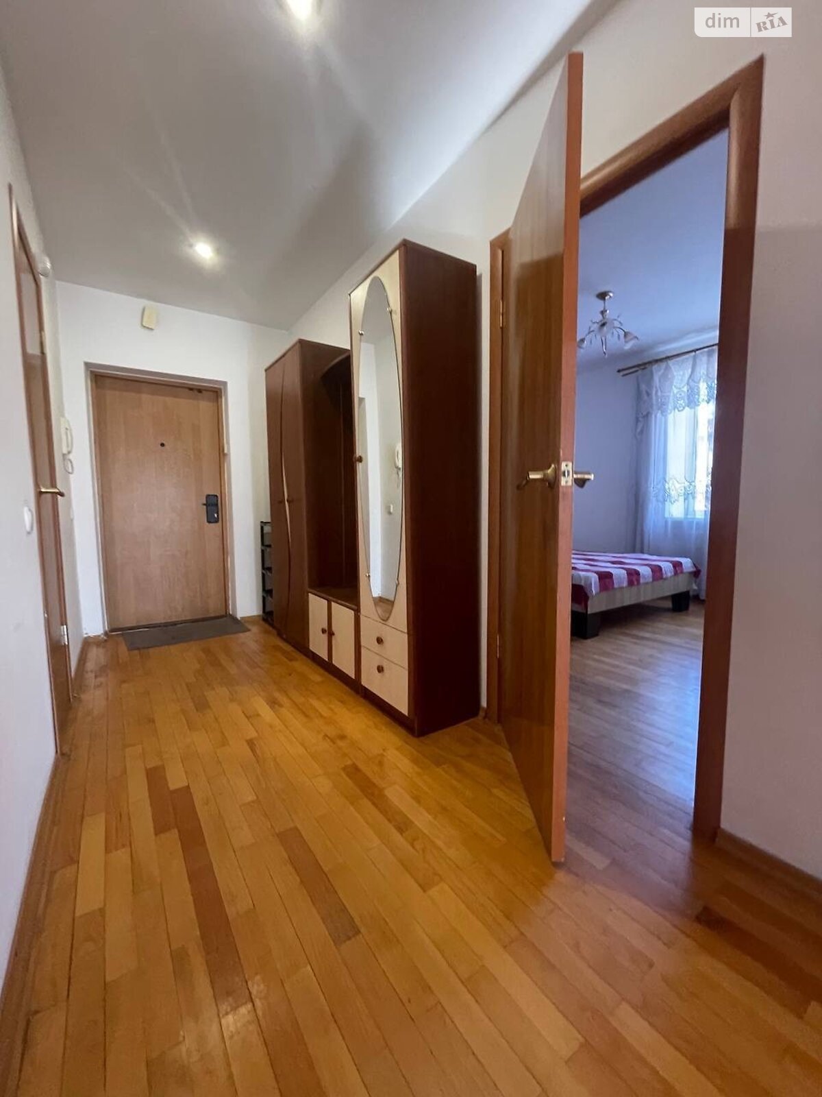 трехкомнатная квартира в Тернополе, район Центр, на ул. Черновецкая в аренду на долгий срок помесячно фото 1 трехкомнатная квартира в Тернополе, район Центр, на ул. Черновецкая в аренду на долгий срок помесячно фото 1