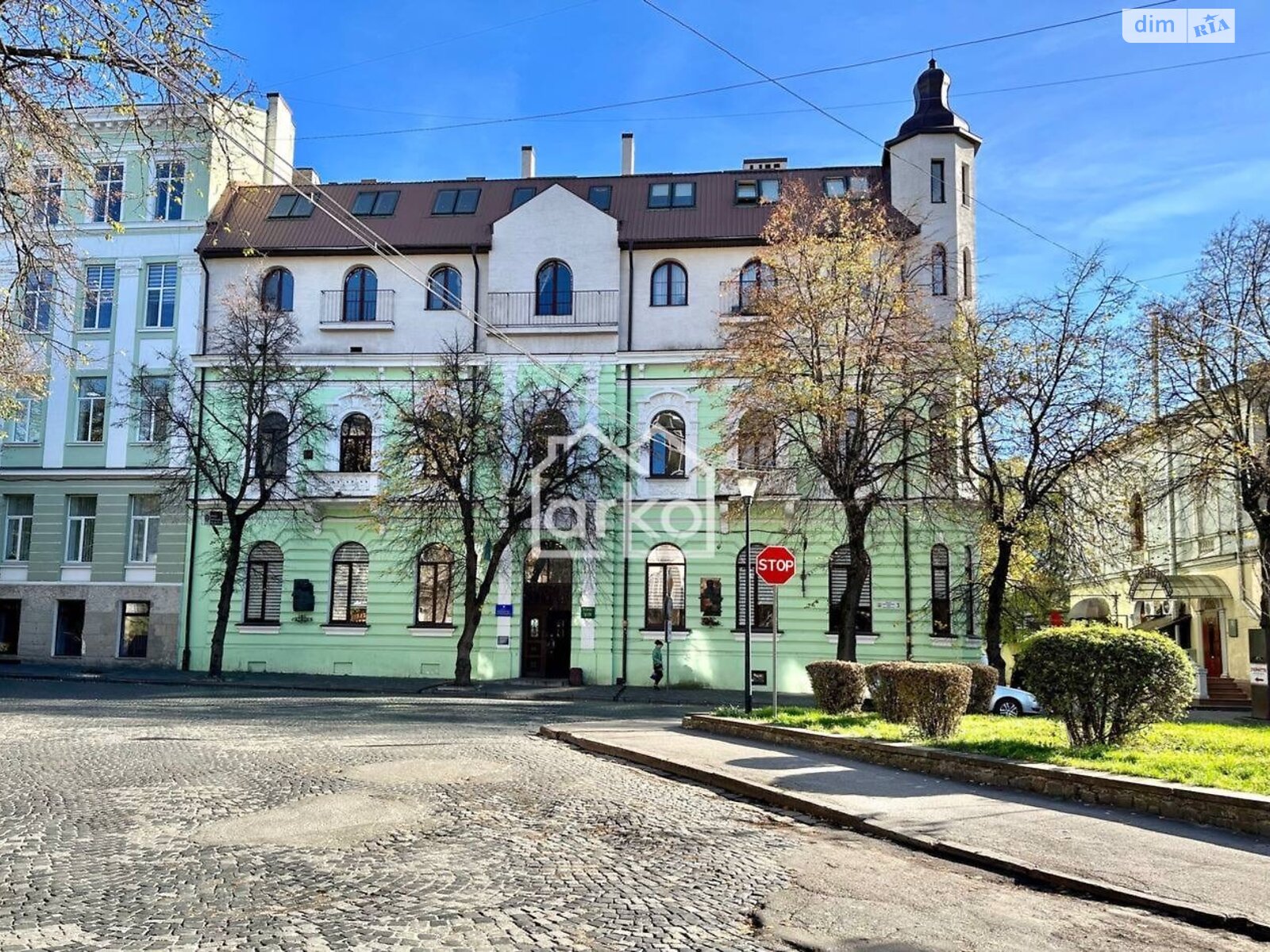 трехкомнатная квартира в Тернополе, район Центр, на бул. Шевченко Тараса в аренду на долгий срок помесячно фото 1