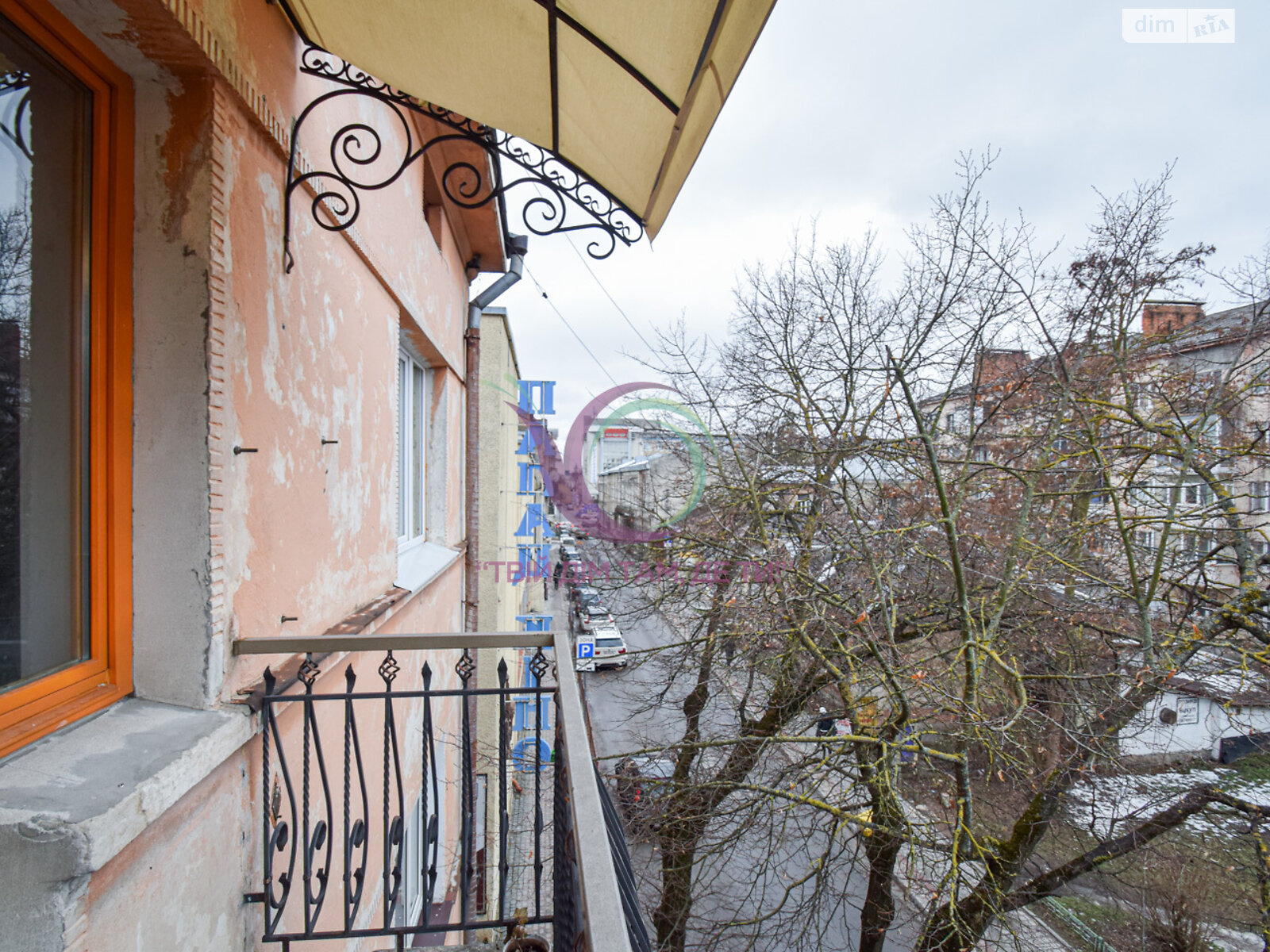 трехкомнатная квартира с ремонтом в Тернополе, район Центр, на ул. Франко Ивана в аренду на долгий срок помесячно фото 1