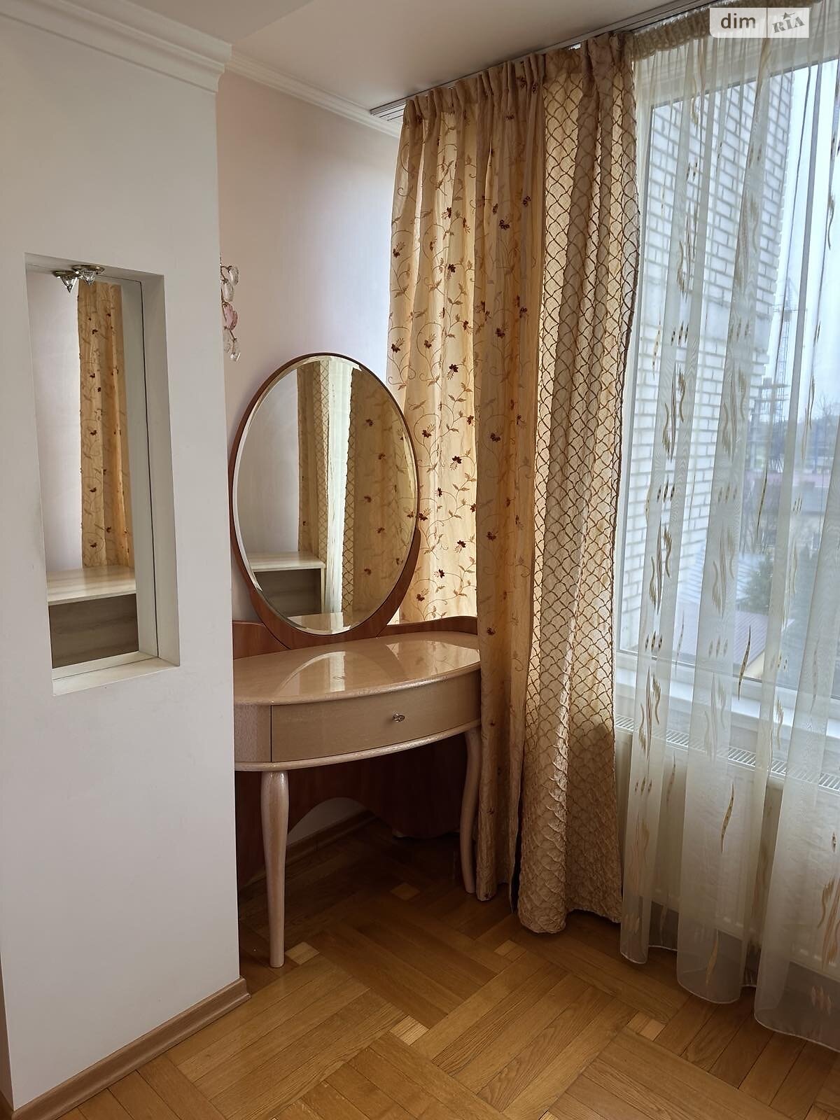 трехкомнатная квартира с ремонтом в Тернополе, район Центр, на ул. Госпитальная в аренду на долгий срок помесячно фото 1