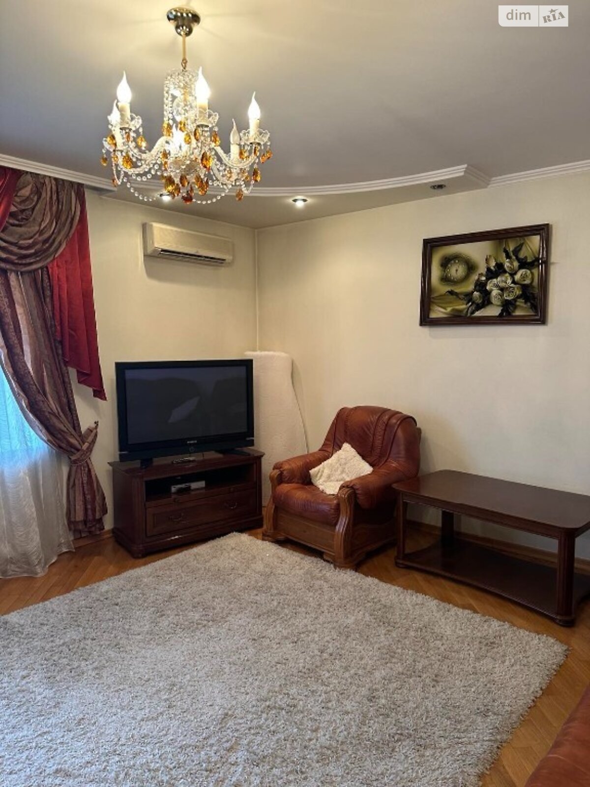 трехкомнатная квартира с мебелью в Тернополе, район Центр, на ул. Госпитальная в аренду на долгий срок помесячно фото 1