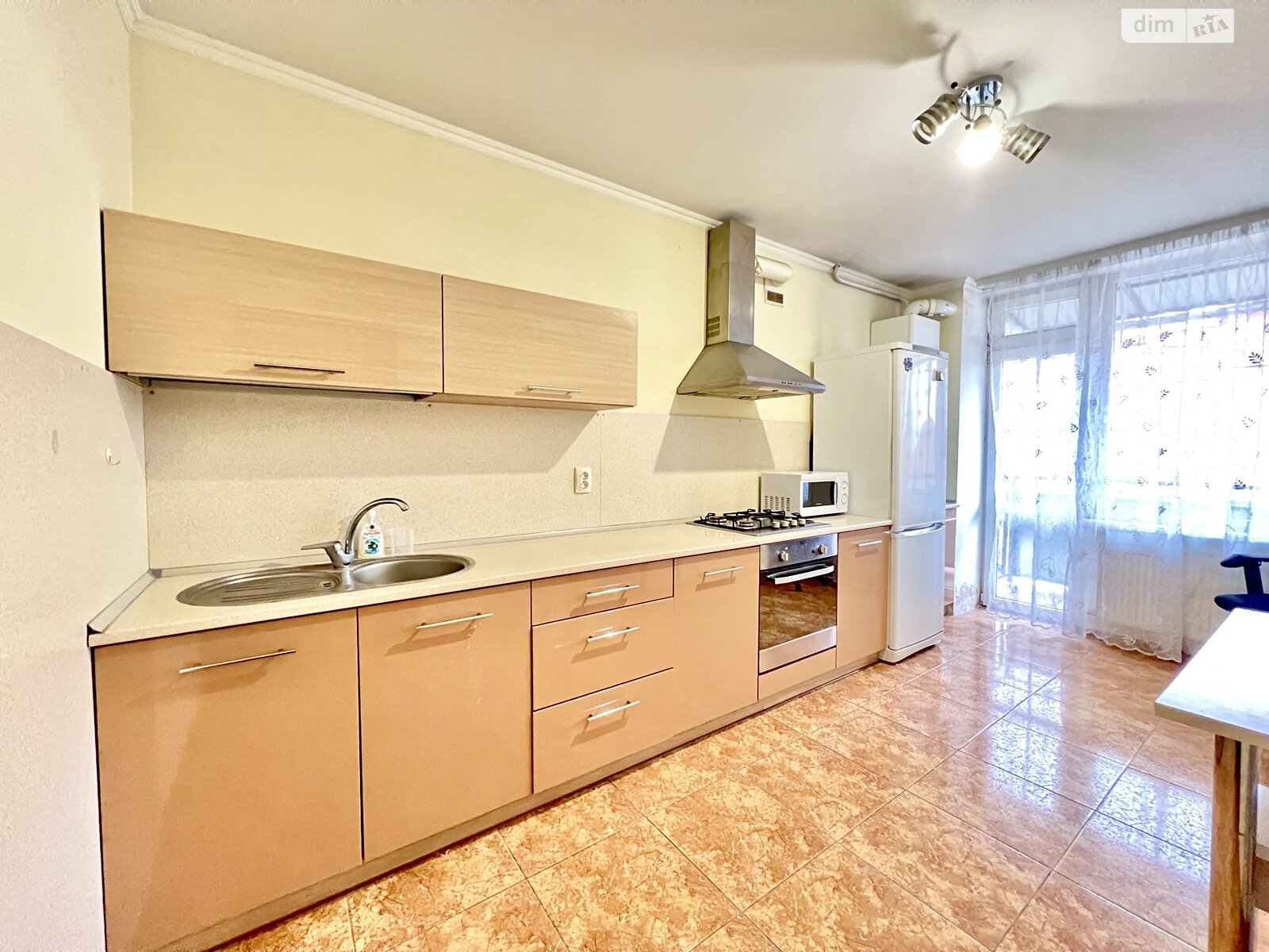 двухкомнатная квартира в Тернополе, район Центр, на ул. Хмельницкого Богдана в аренду на долгий срок помесячно фото 1