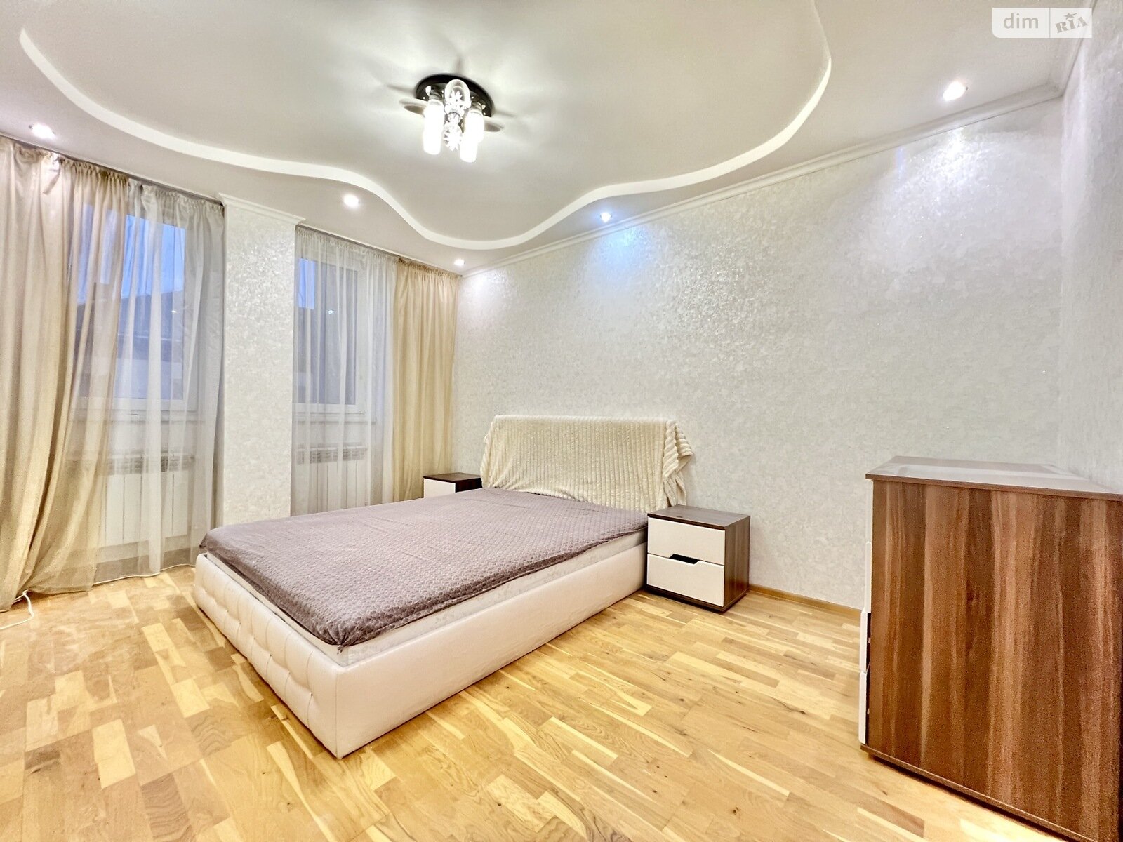 двухкомнатная квартира в Тернополе, район Центр, на ул. Хмельницкого Богдана в аренду на долгий срок помесячно фото 1