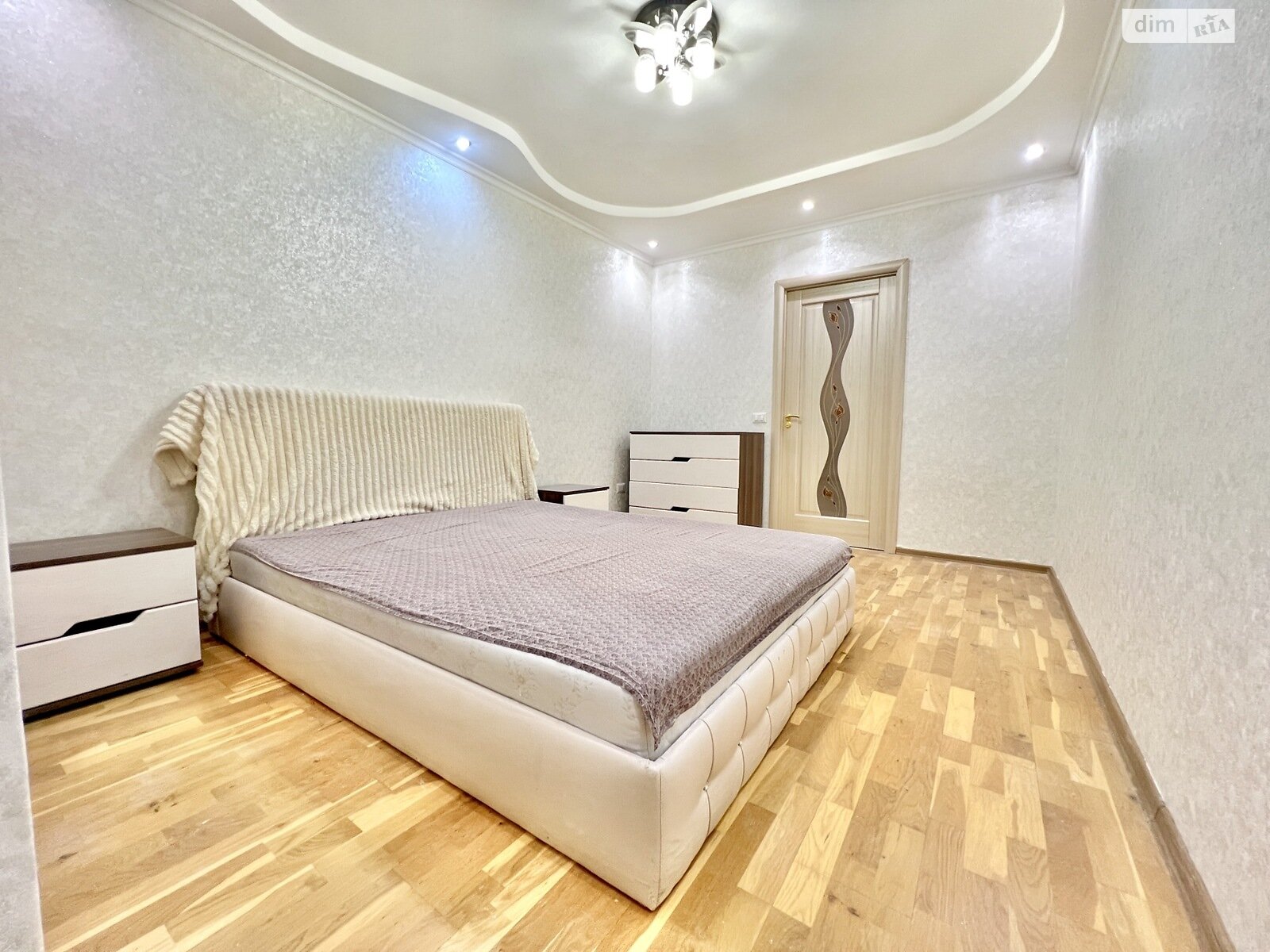 двухкомнатная квартира в Тернополе, район Центр, на ул. Хмельницкого Богдана в аренду на долгий срок помесячно фото 1