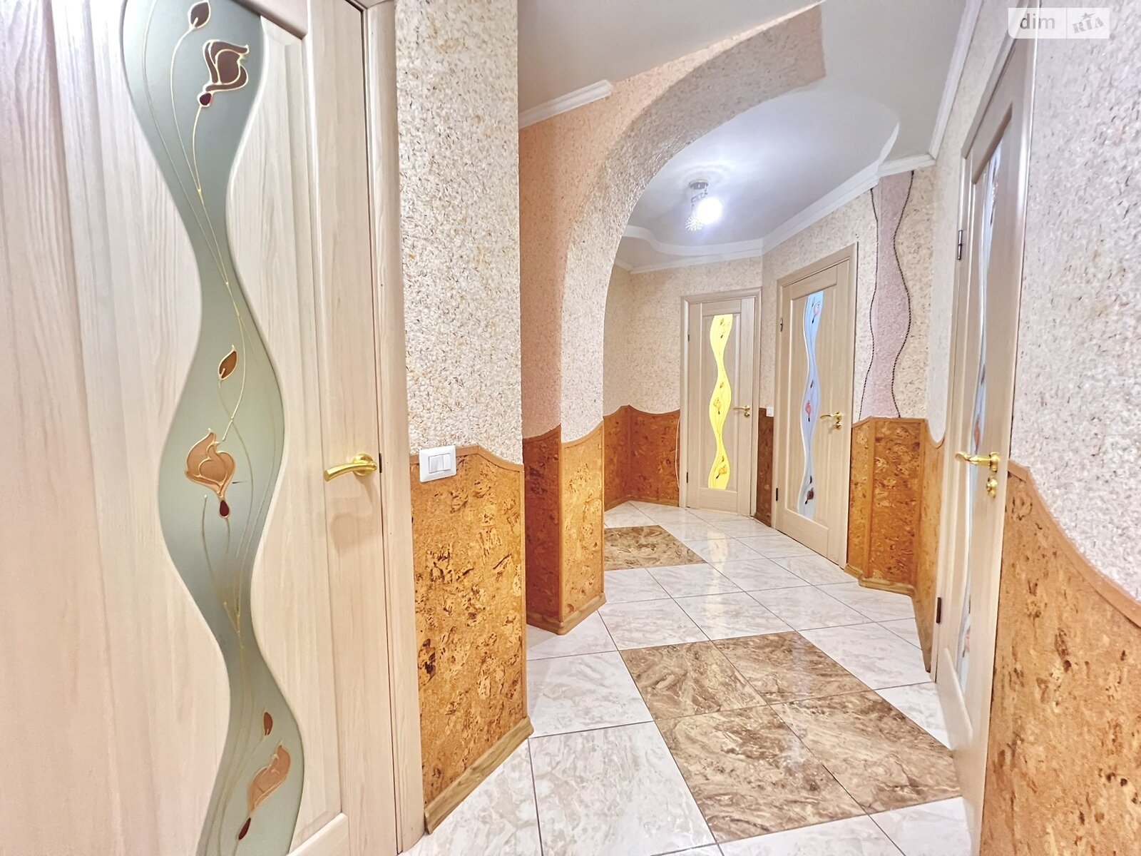двухкомнатная квартира в Тернополе, район Центр, на ул. Хмельницкого Богдана в аренду на долгий срок помесячно фото 1
