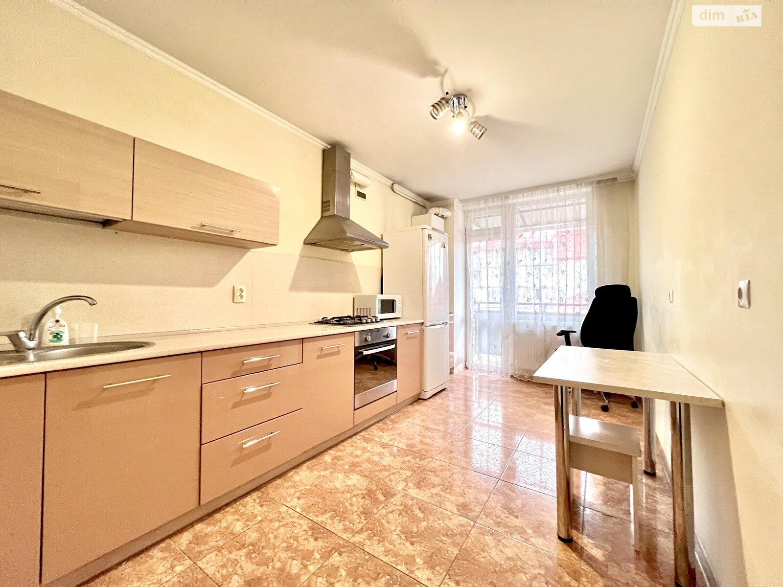 двухкомнатная квартира в Тернополе, район Центр, на ул. Хмельницкого Богдана в аренду на долгий срок помесячно фото 1