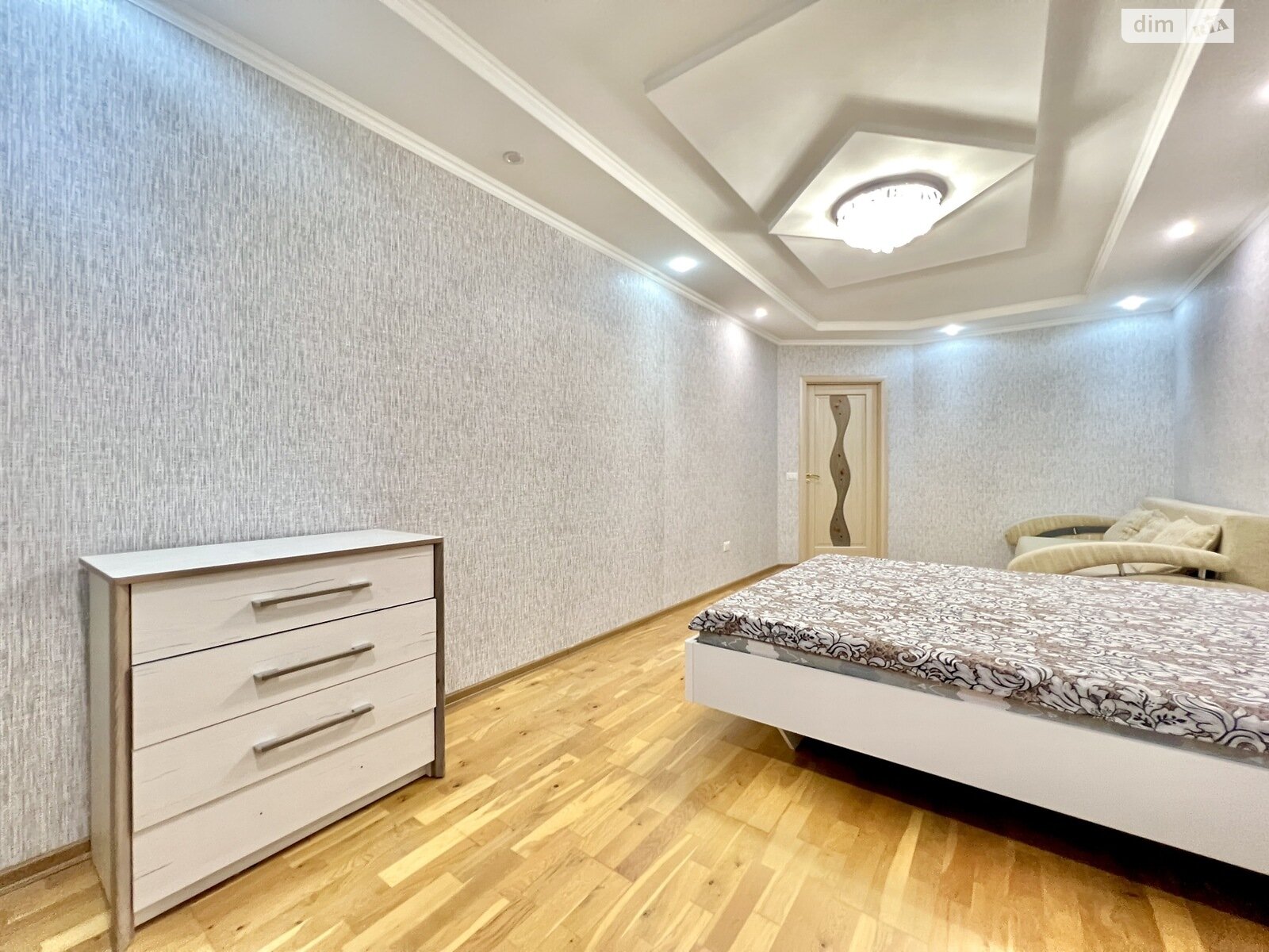 двухкомнатная квартира в Тернополе, район Центр, на ул. Хмельницкого Богдана в аренду на долгий срок помесячно фото 1