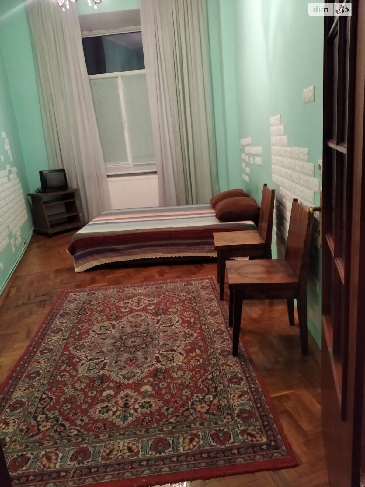 четырехкомнатная квартира в Тернополе, район Центр, на ул. Качалы 9 в аренду на долгий срок помесячно фото 1