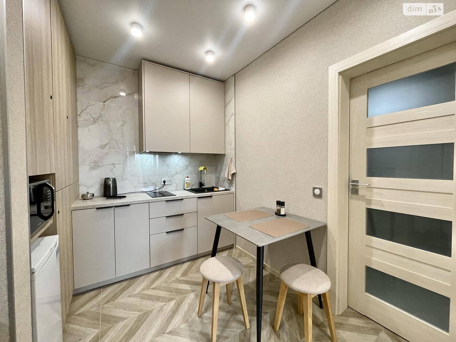 однокомнатная квартира в Тернополе, район Центр, на ул. Коллонтая Гуго 6 в аренду на долгий срок помесячно фото 1